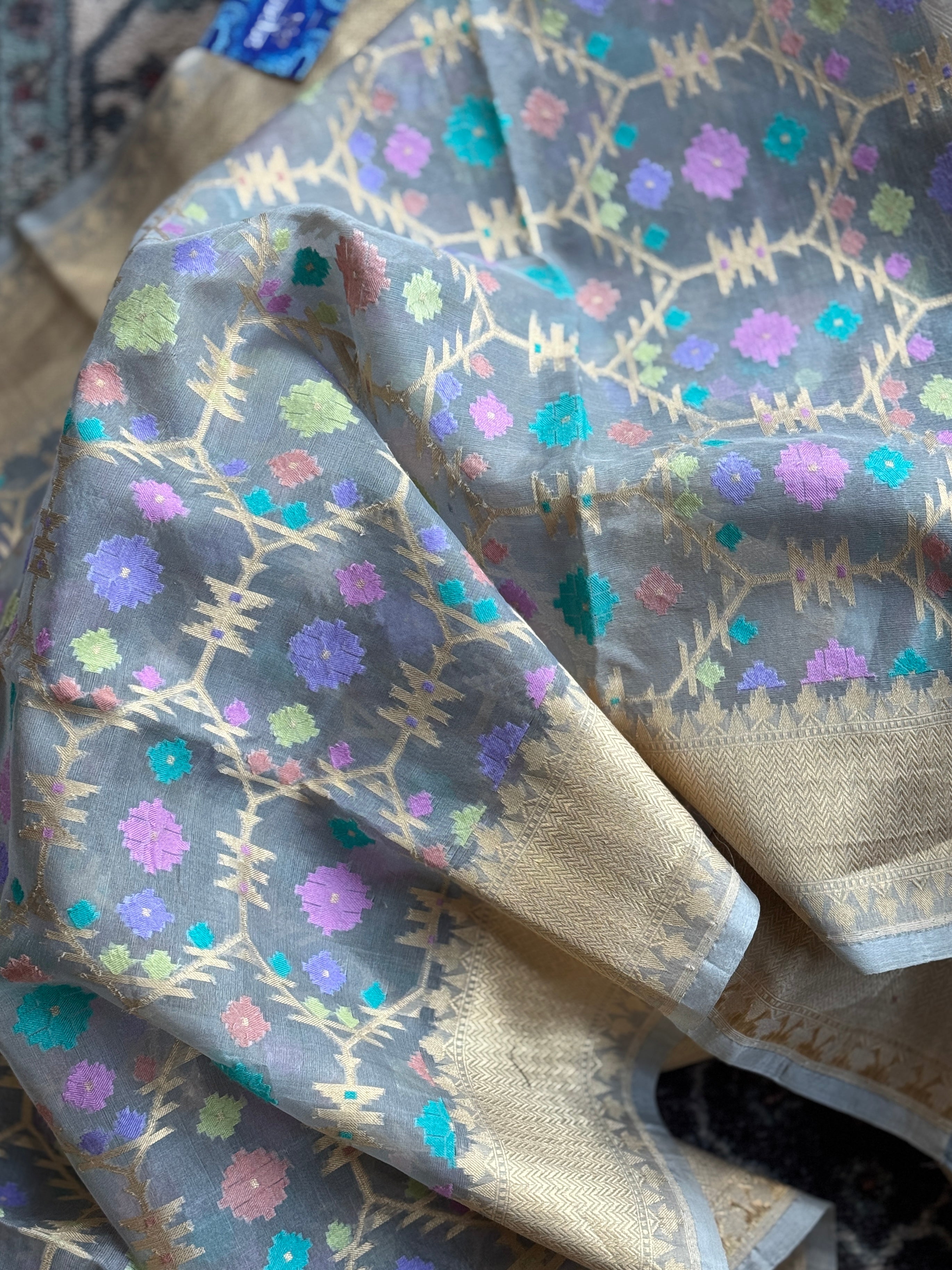 Pure Kora Silk Jamdaani Banarasi - Grey Golden Antique Zari