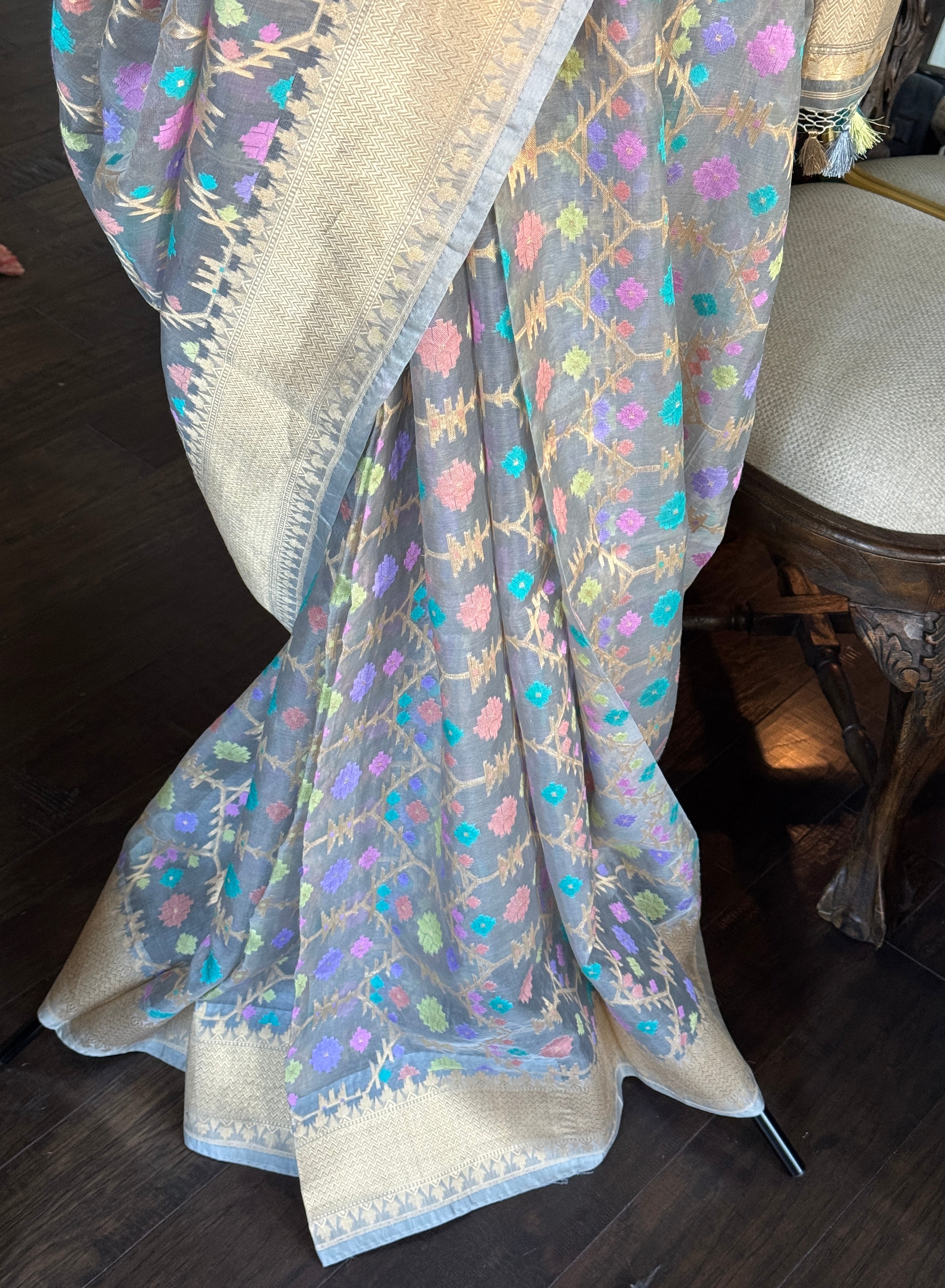 Pure Kora Silk Jamdaani Banarasi - Grey Golden Antique Zari