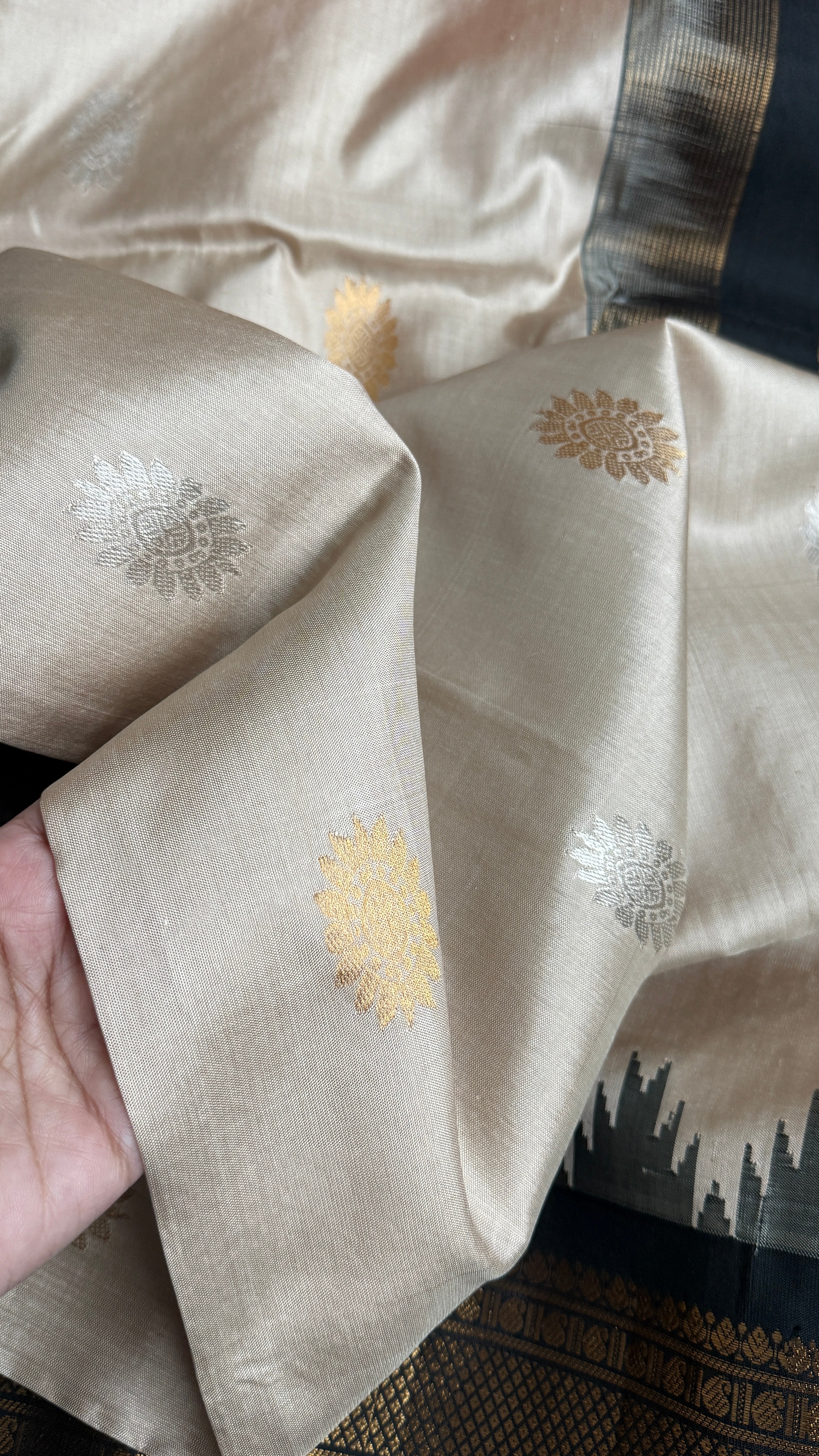 Pure Silk Gadwal - Tan Red Black Ganga Yamuna