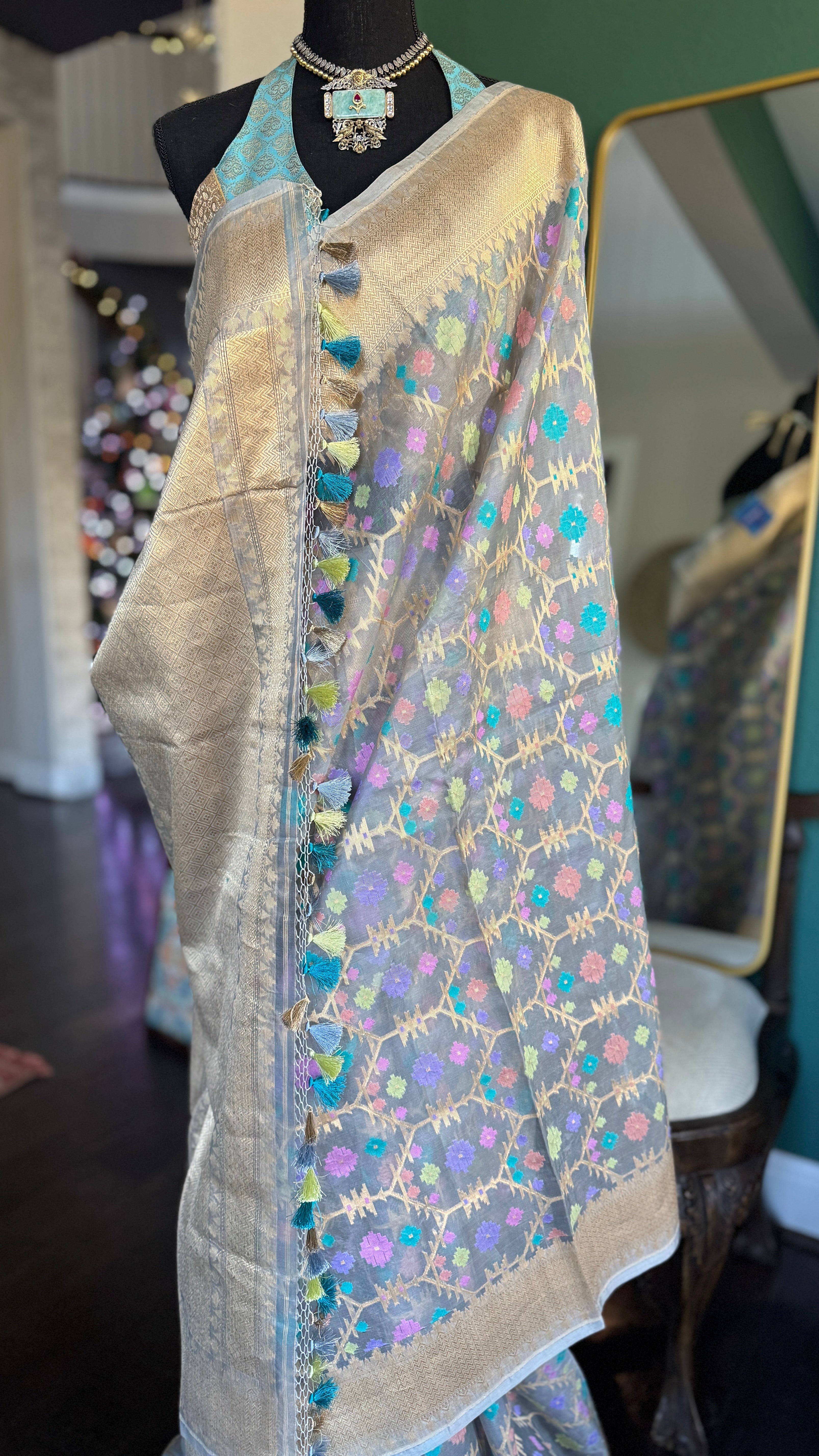 Pure Kora Silk Jamdaani Banarasi - Grey Golden Antique Zari
