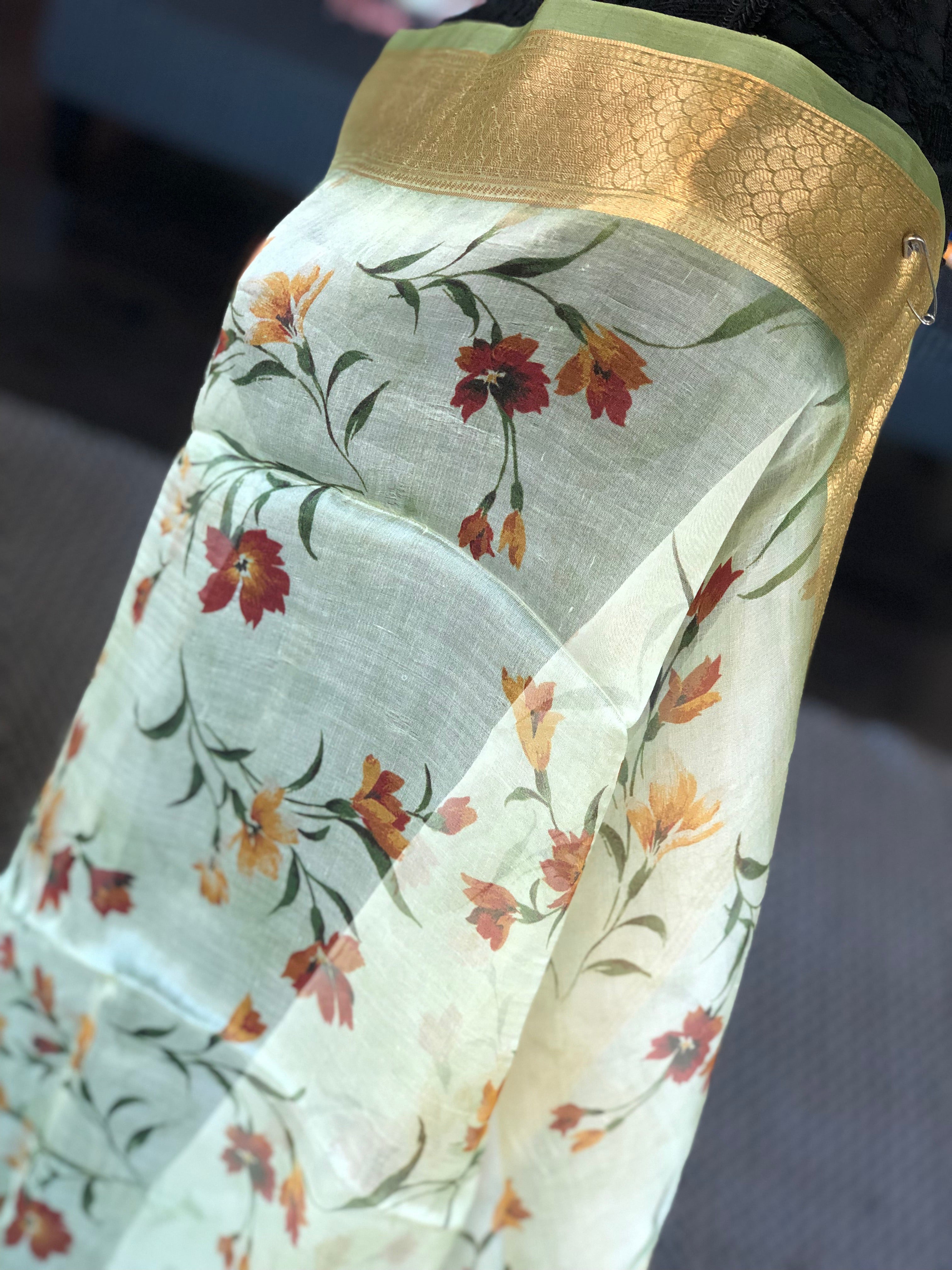 Banarasi Organza Floral - Light Green Golden Border