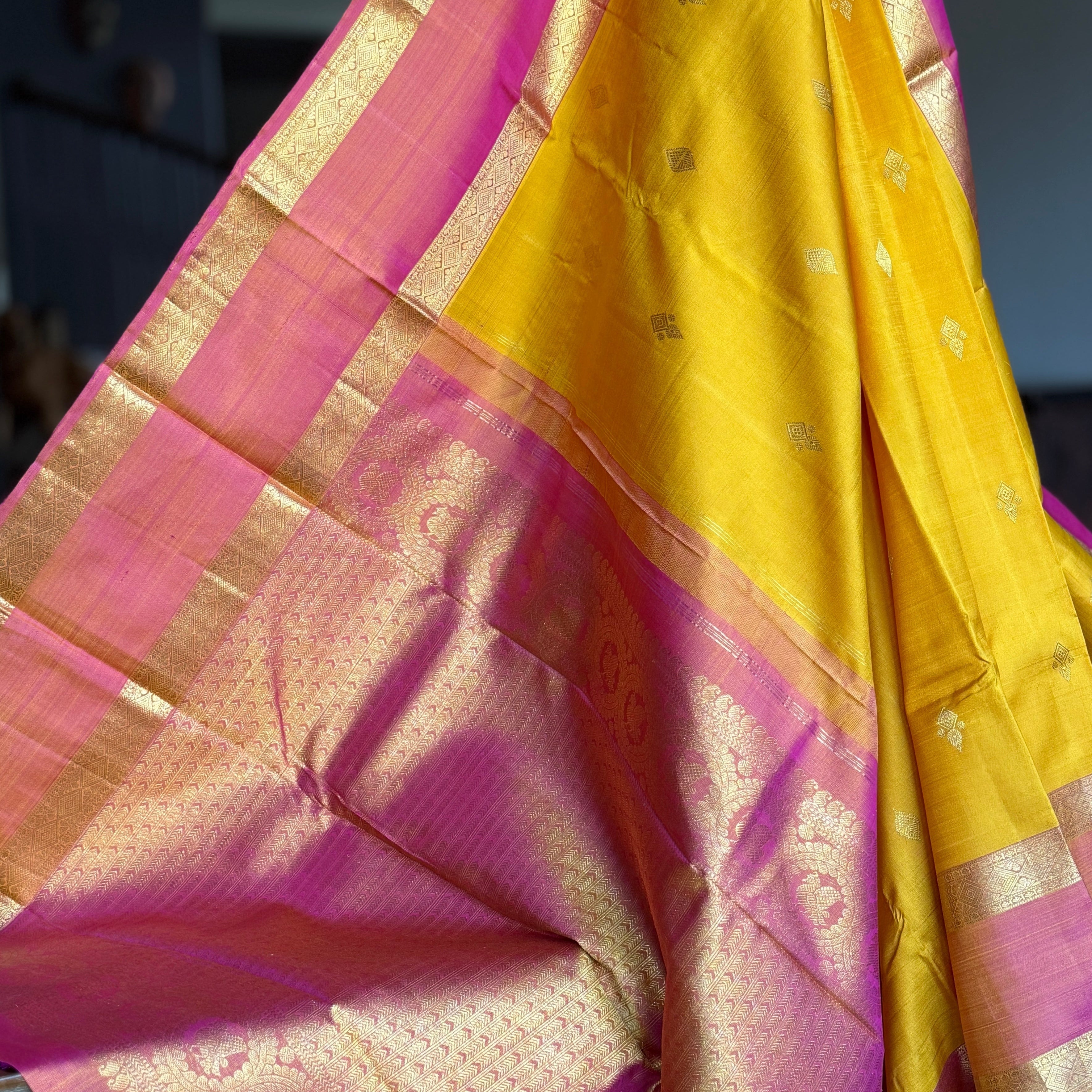 How to Choose the Perfect Kanjivaram Silk Saree: A Complete Guide for the Modern Indian Woman