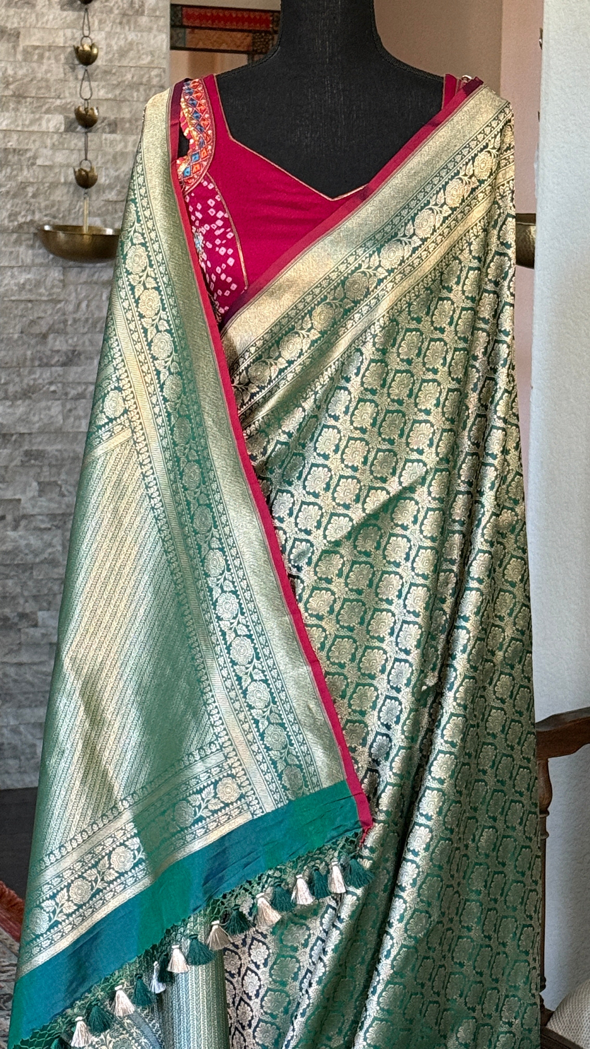 Pure Silk Katan Banarasi- Peocock Green Dual Shaded