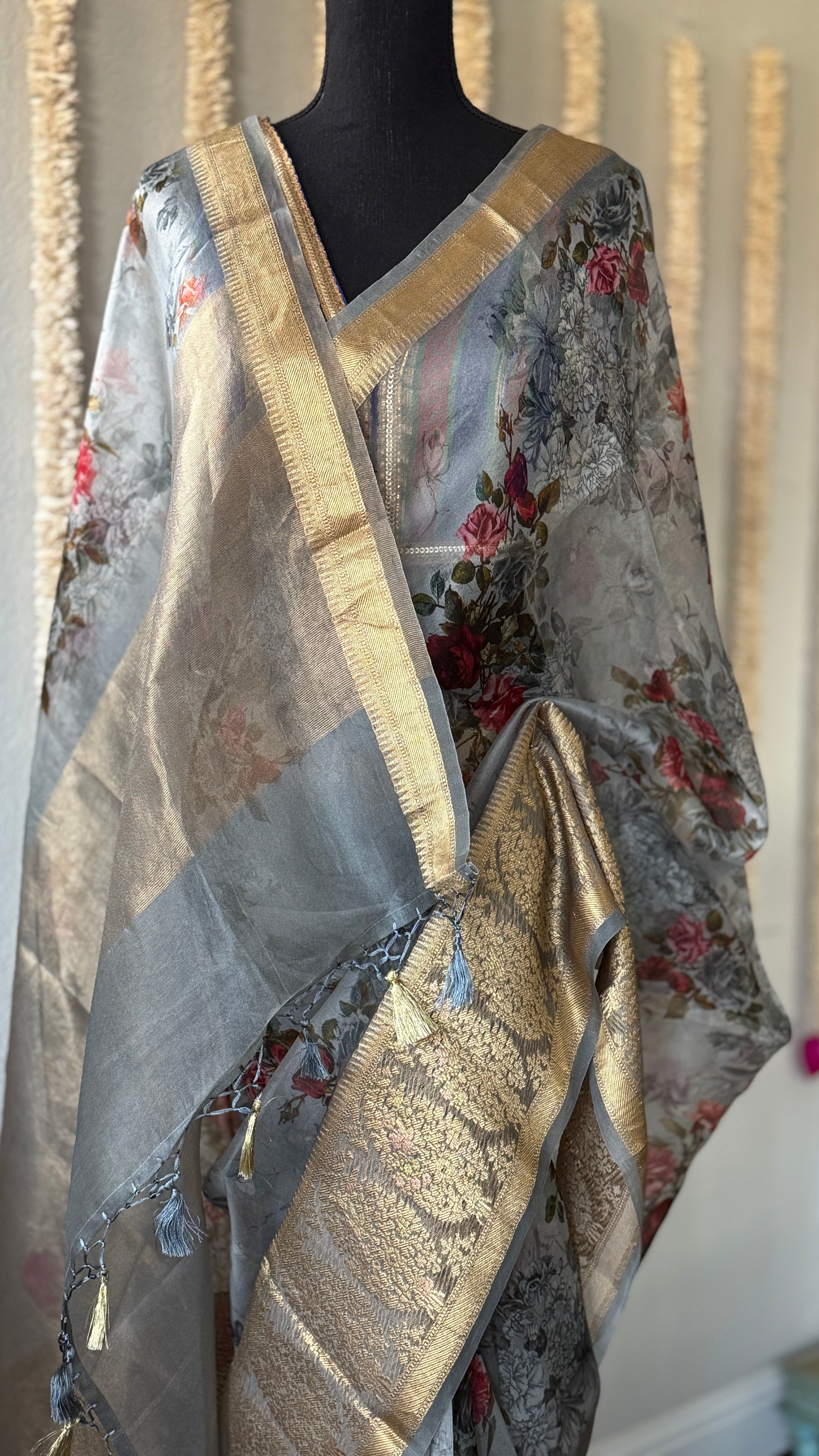 Organza Banarasi Floral - Light Grey Kadwa