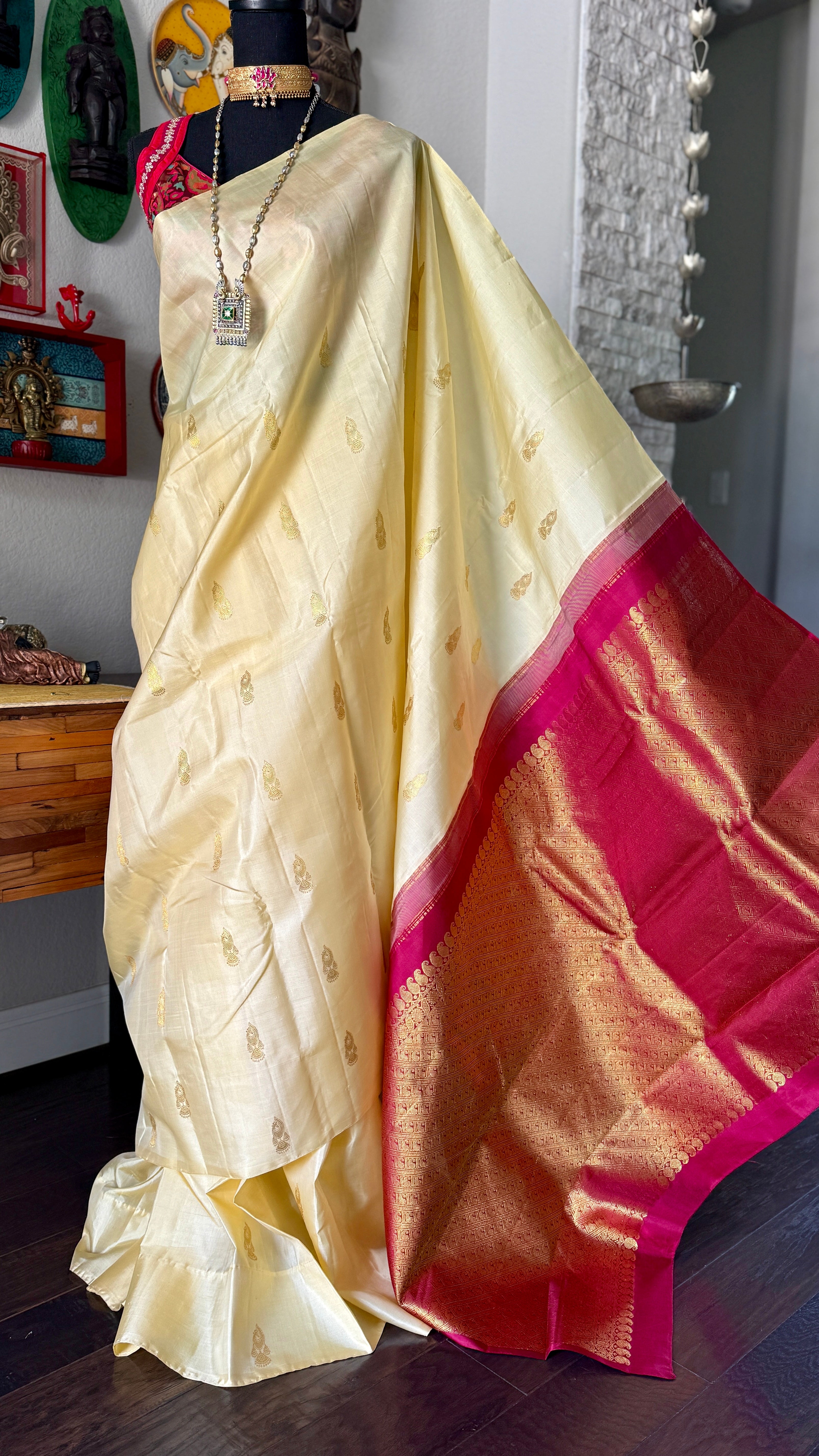 Pure Silk Borderless Kanjivaram - Butter Yellow Magenta Woven