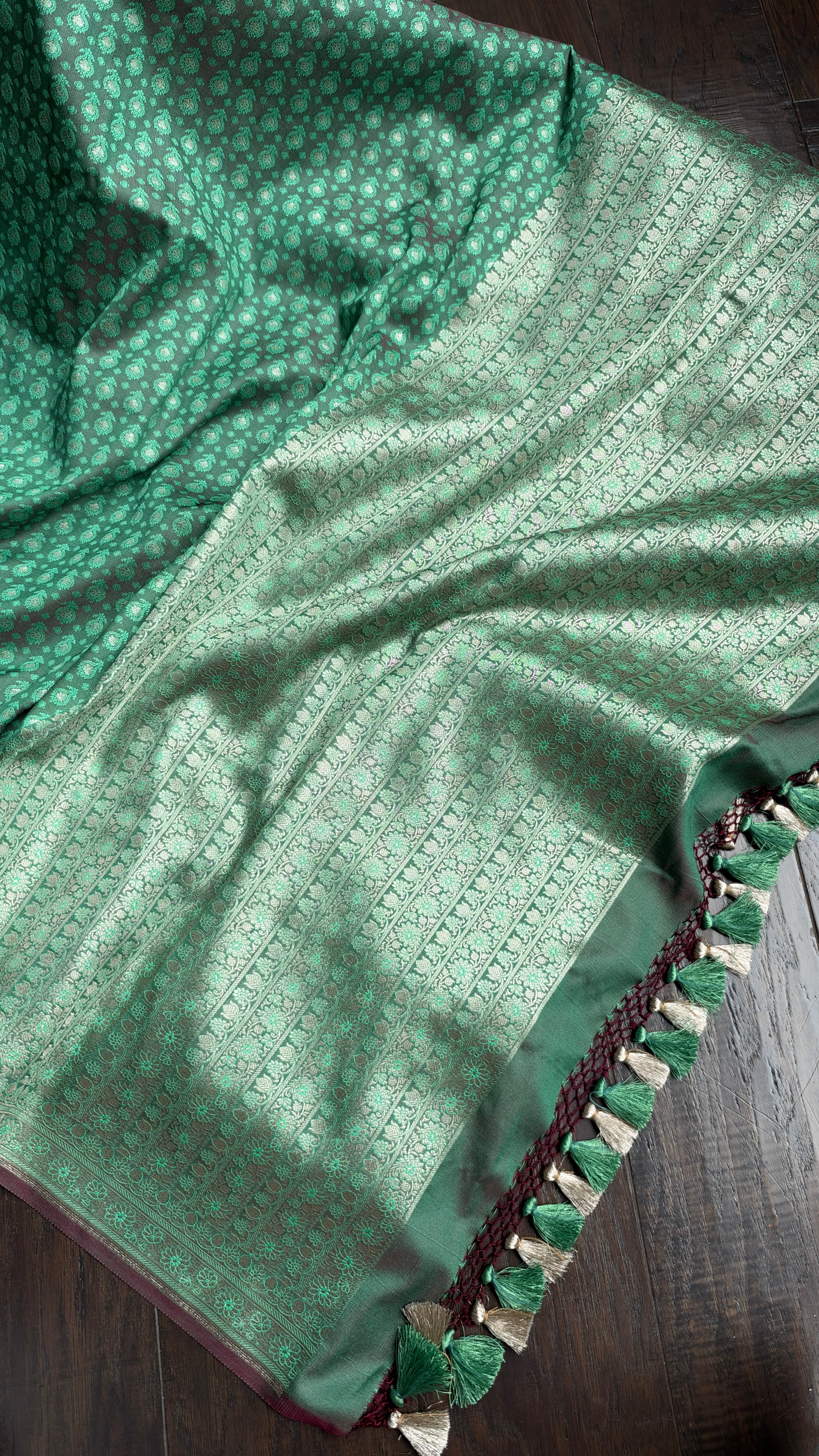 Soft Silk Banarasi - Green Maroon Dual Shaded Woven