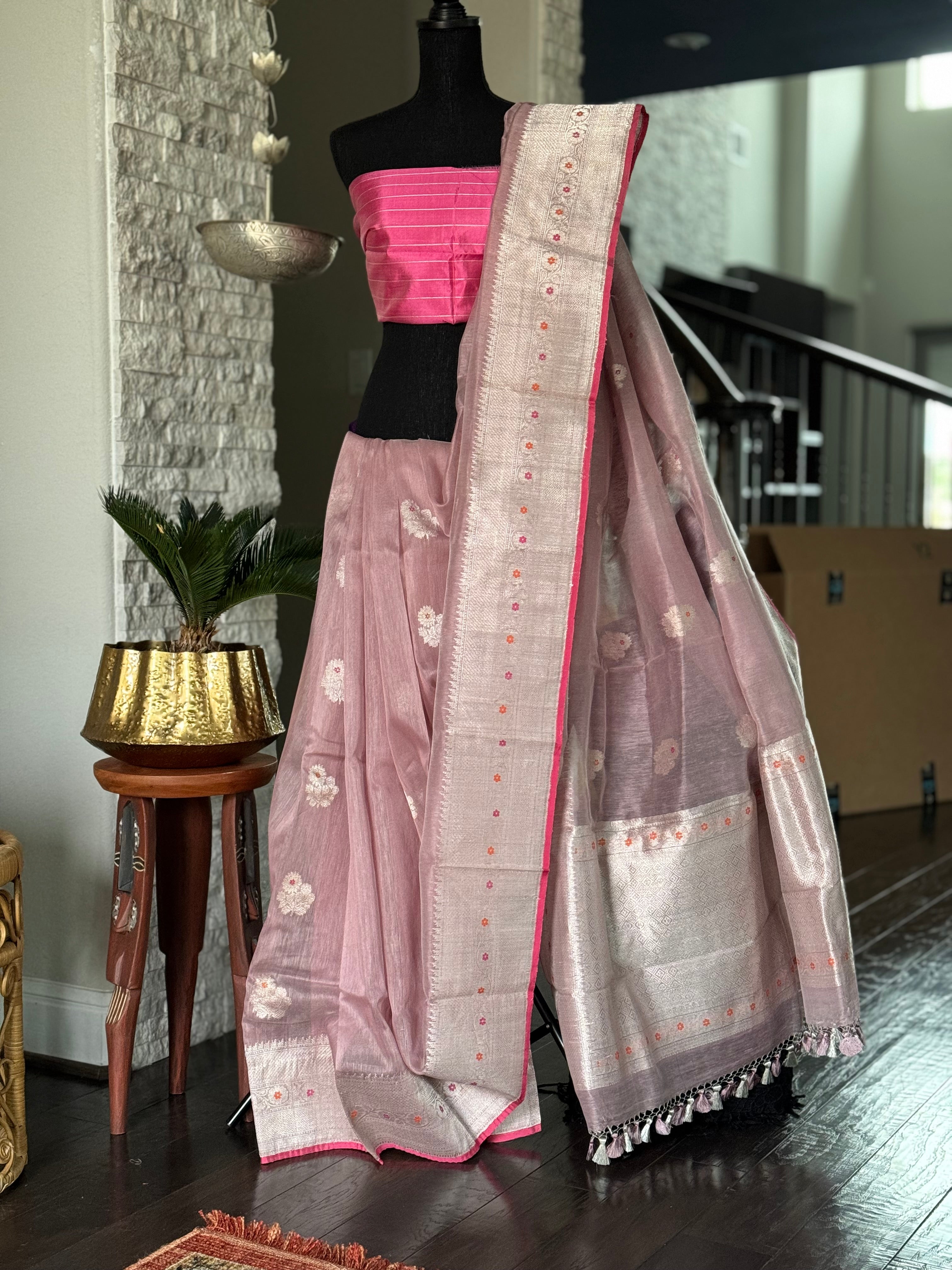 Linen Silk Banarasi - Thulian Pink