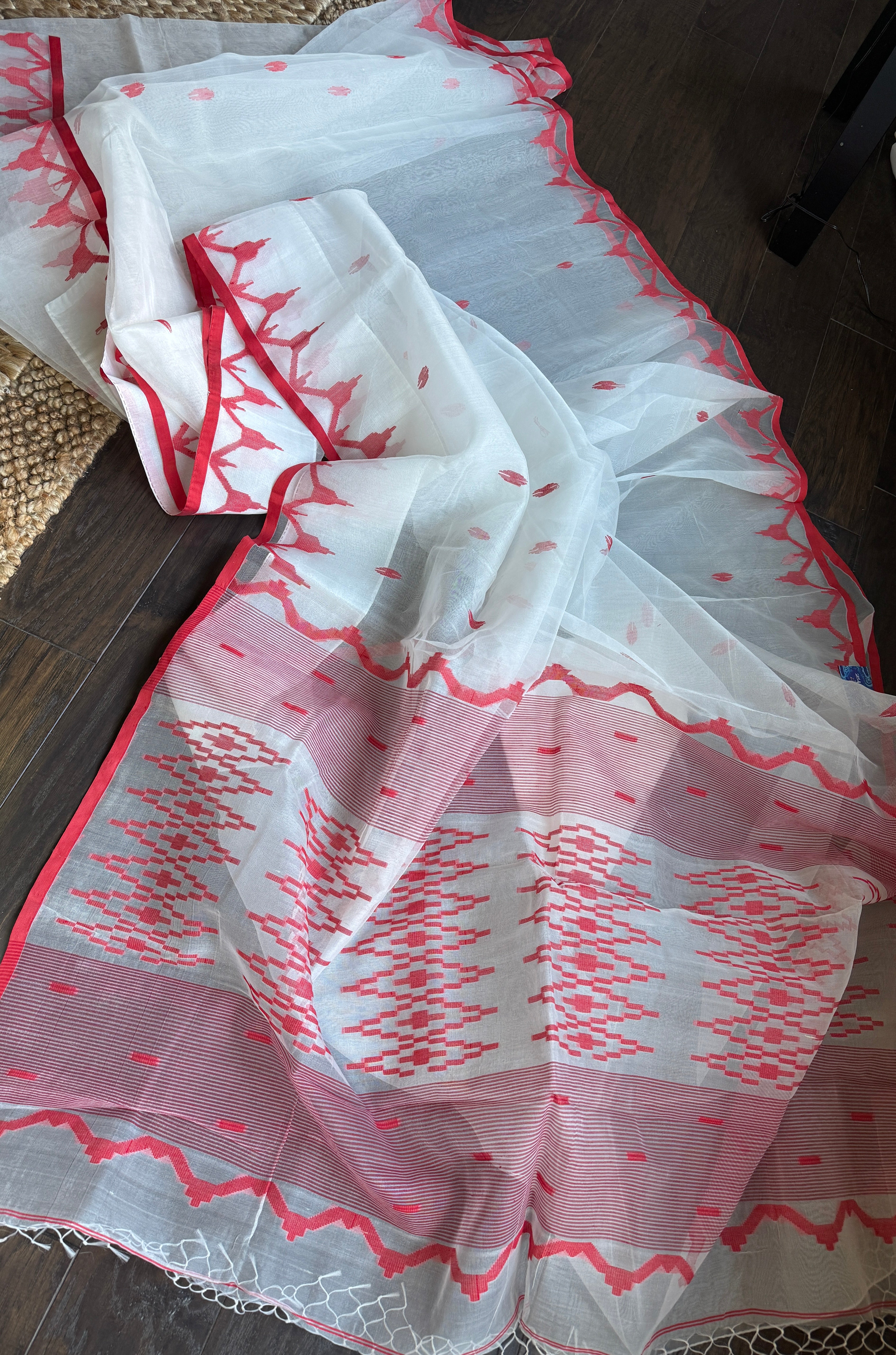 Muslin Jamdaani - White Red