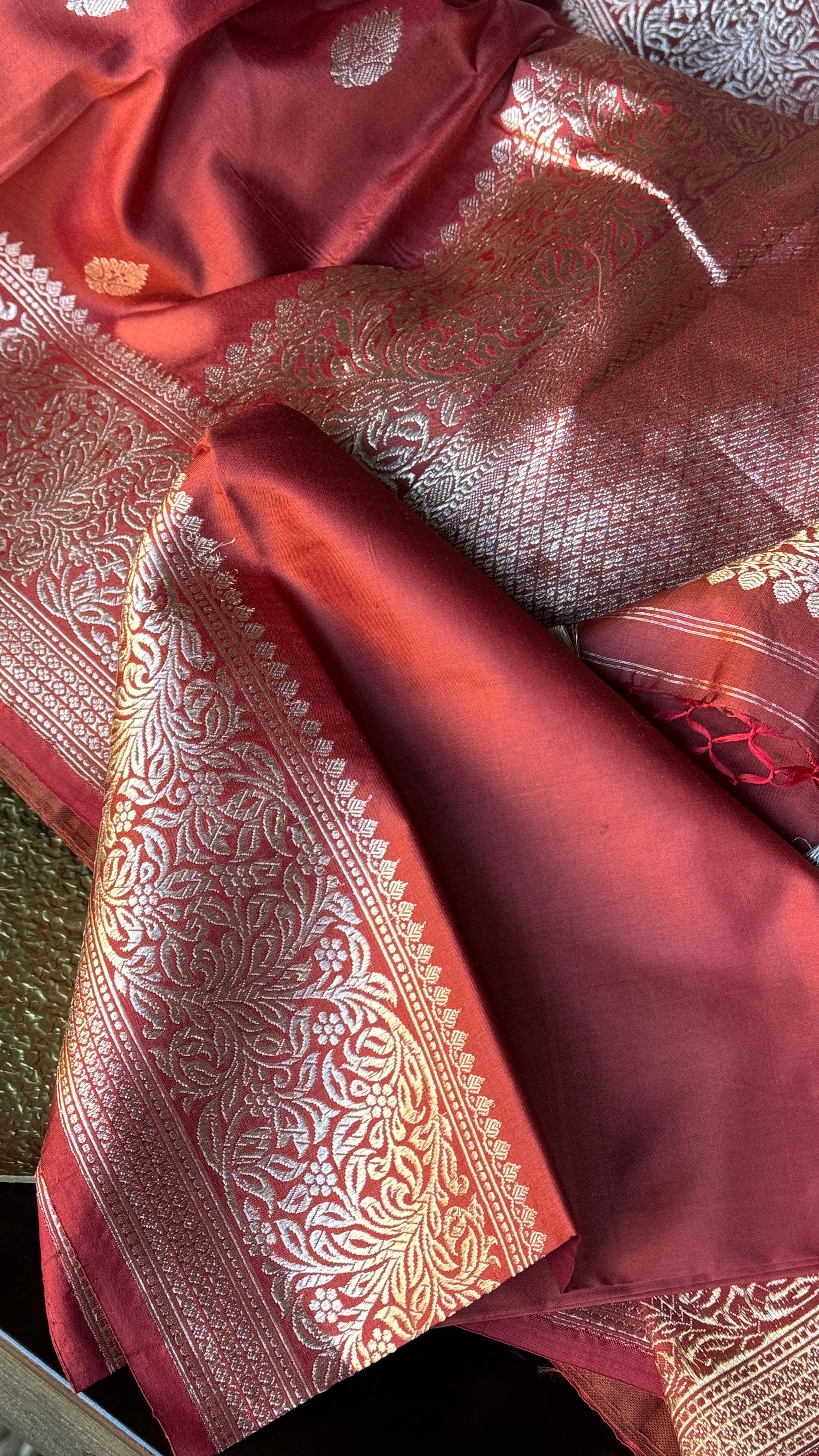 Pure Silk Katan Banarasi- Brick Red Kadhua