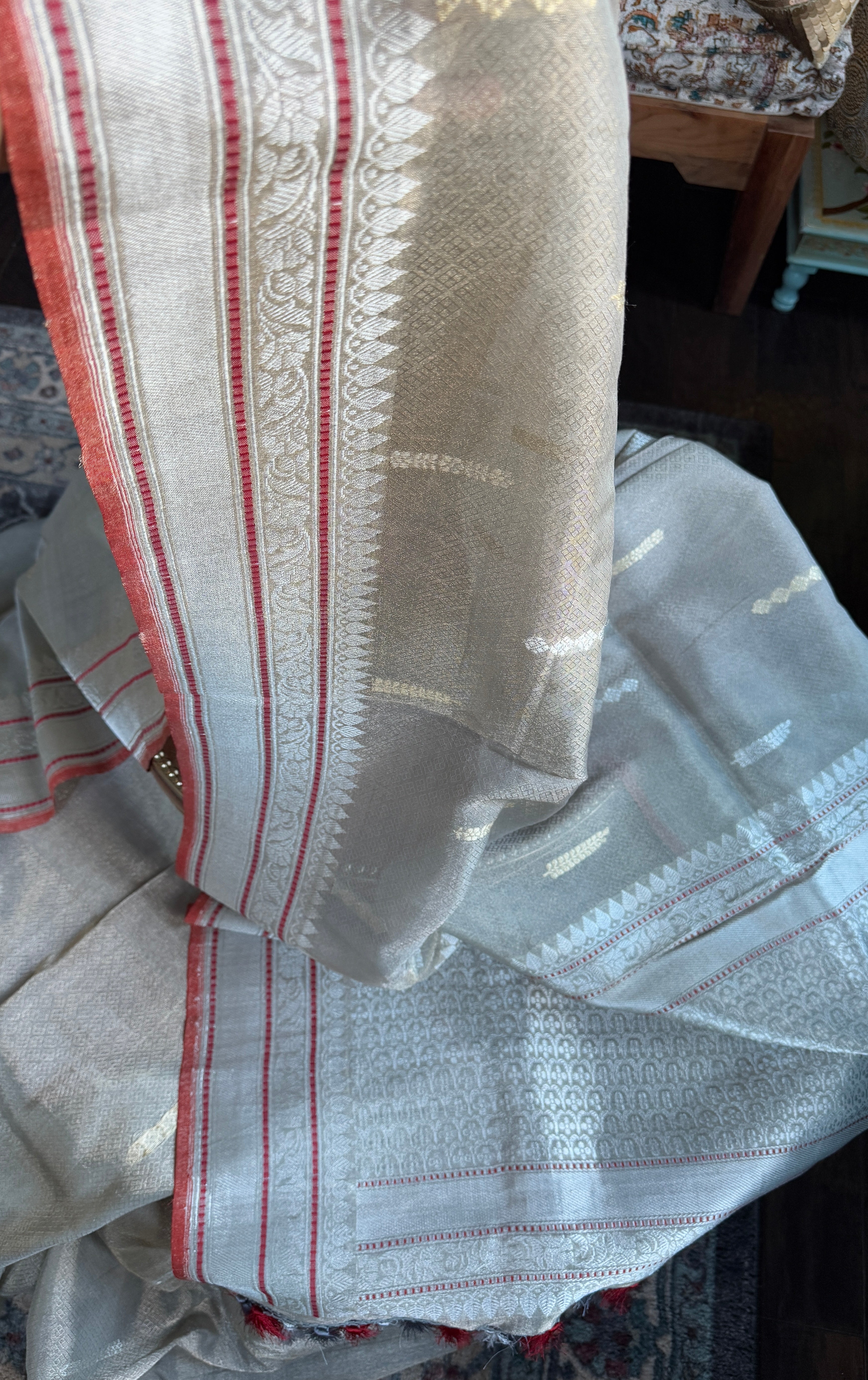 Pure Tissue Malmal Tanchui Banarasi - Silver Grey Iktara Kadhua