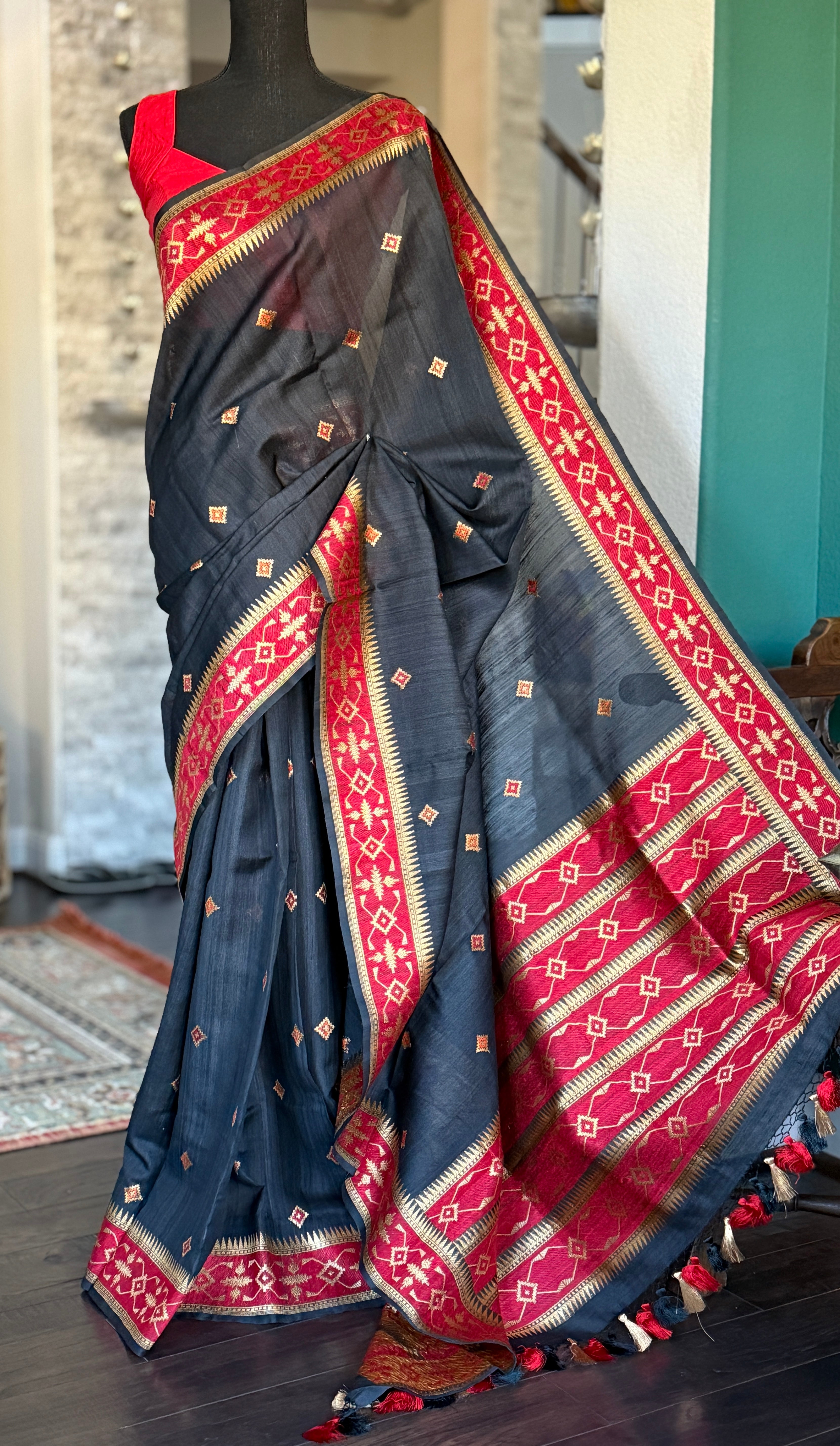 Pure Tassur Silk Banarasi - Black Red Jamdaani