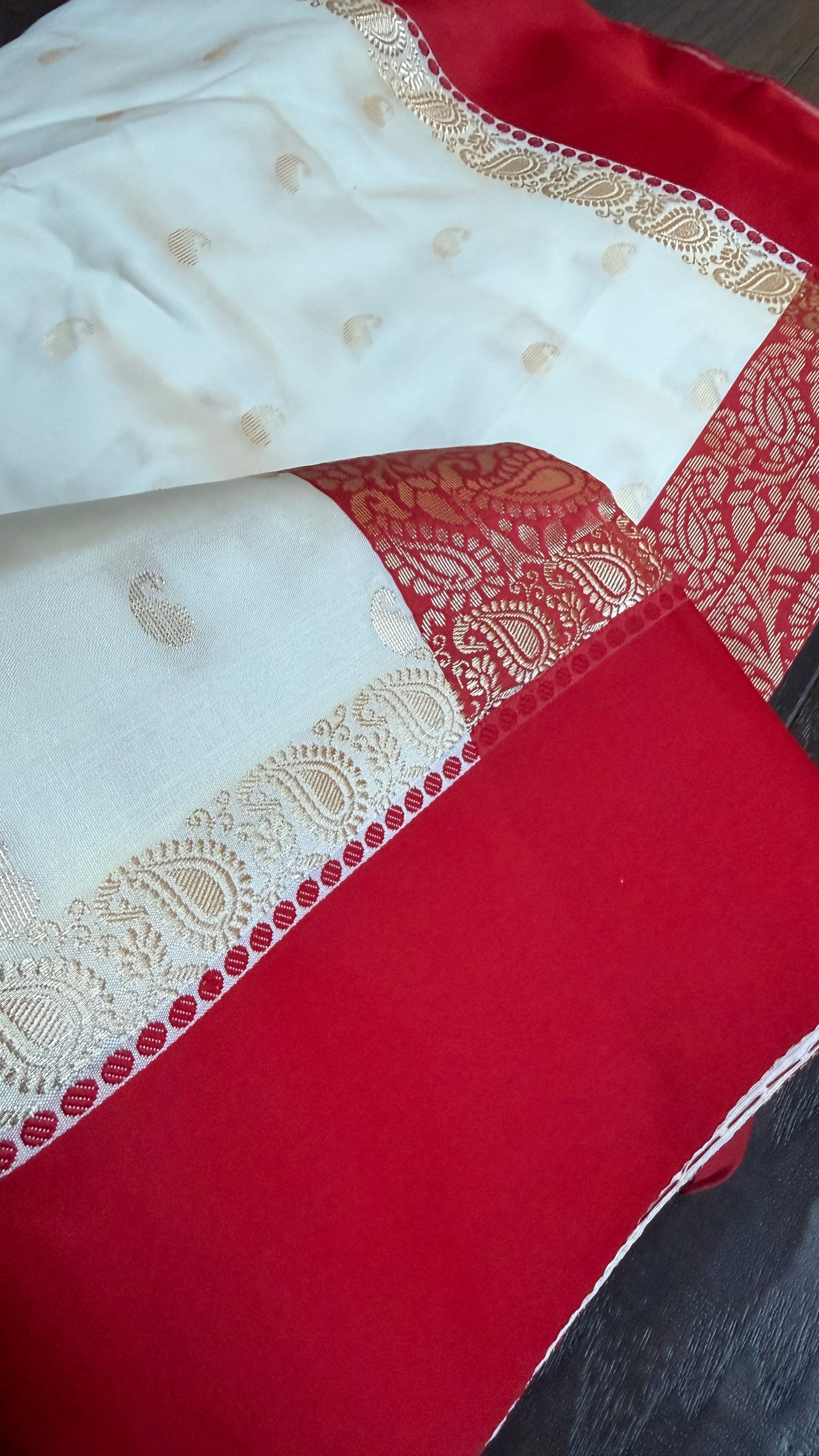 Soft Silk Garad - Off-White Red