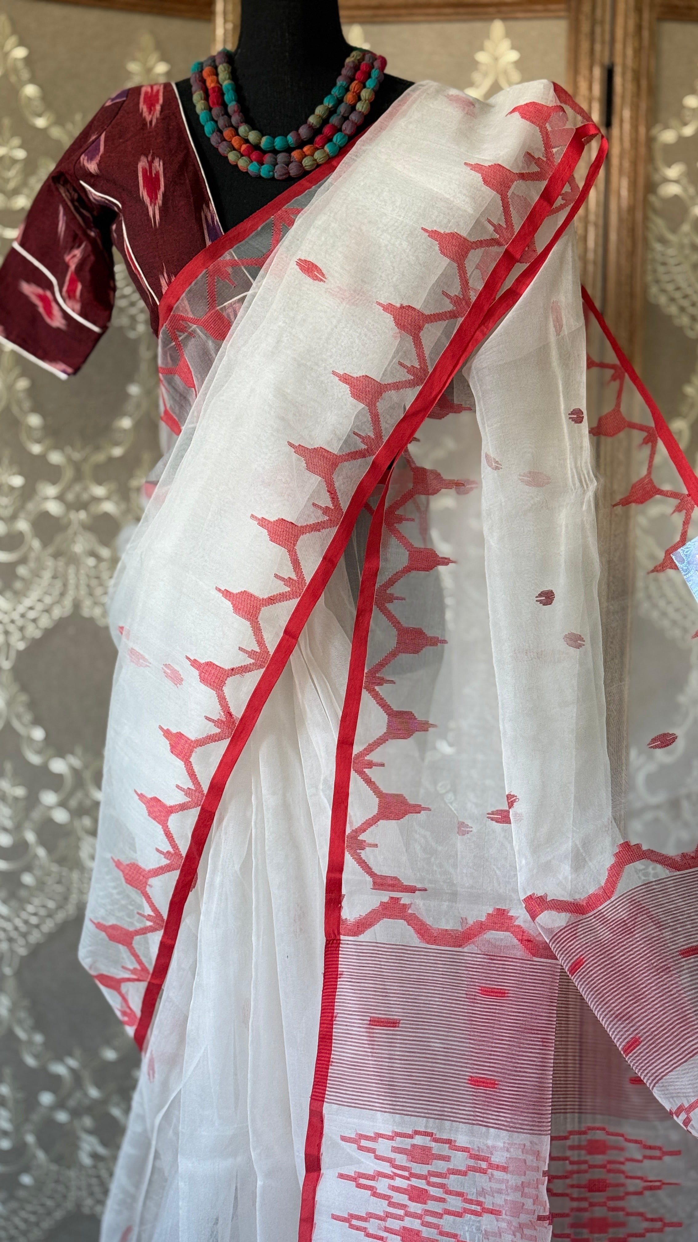 Muslin Jamdaani - White Red