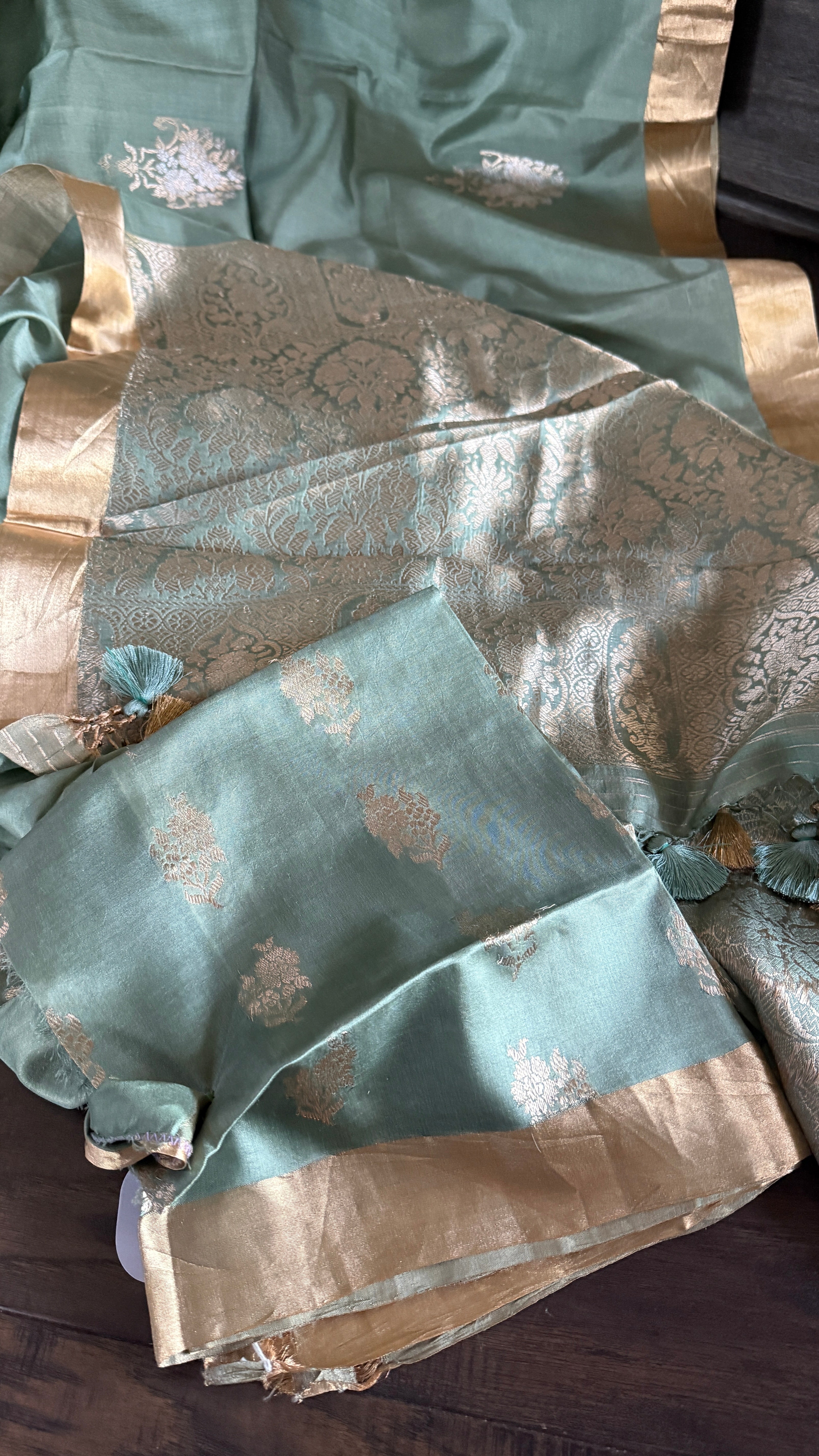 Pure Katan Silk Borderless Banarasi - Dark Green Red Kadhua