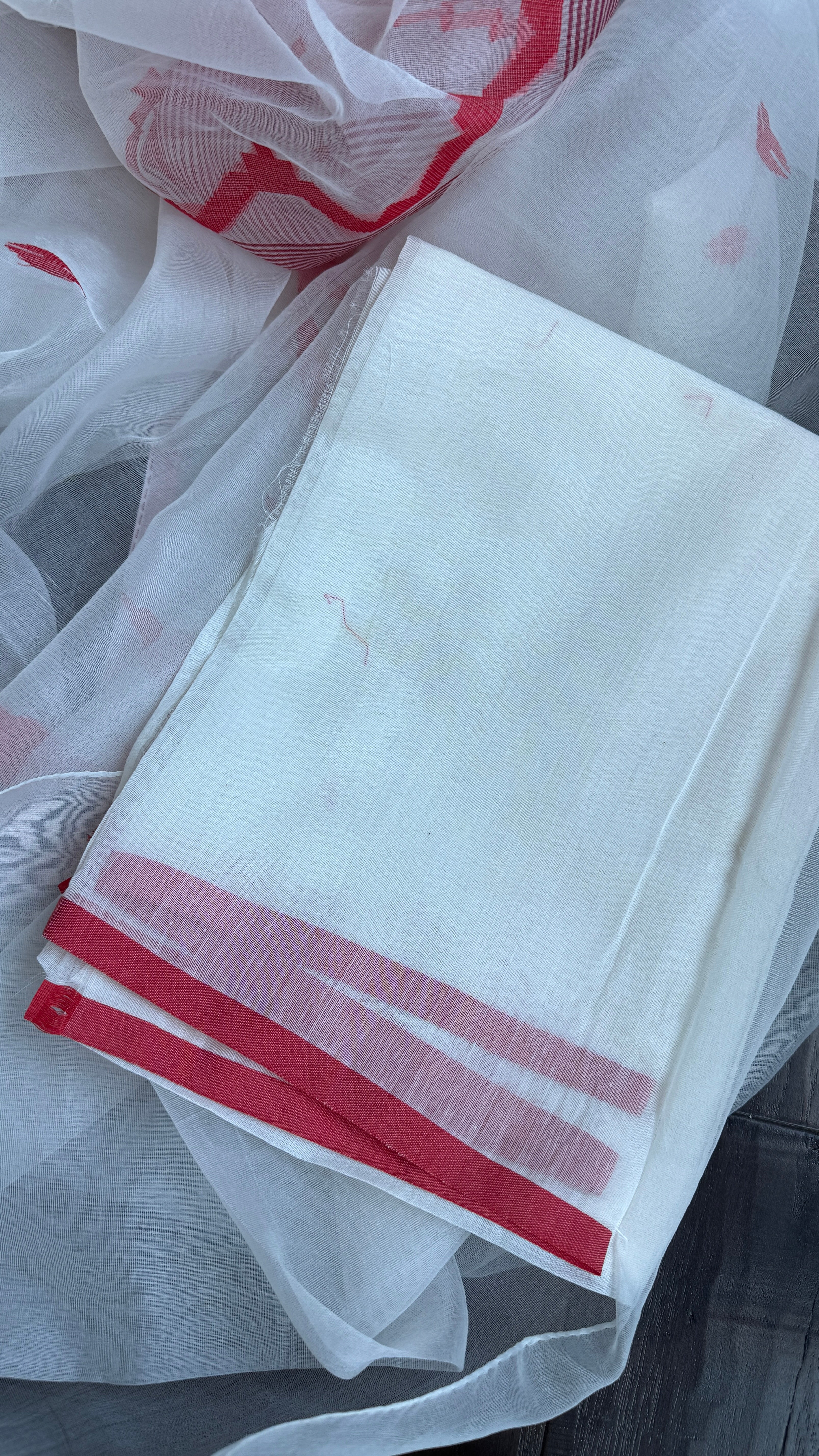 Muslin Jamdaani - White Red