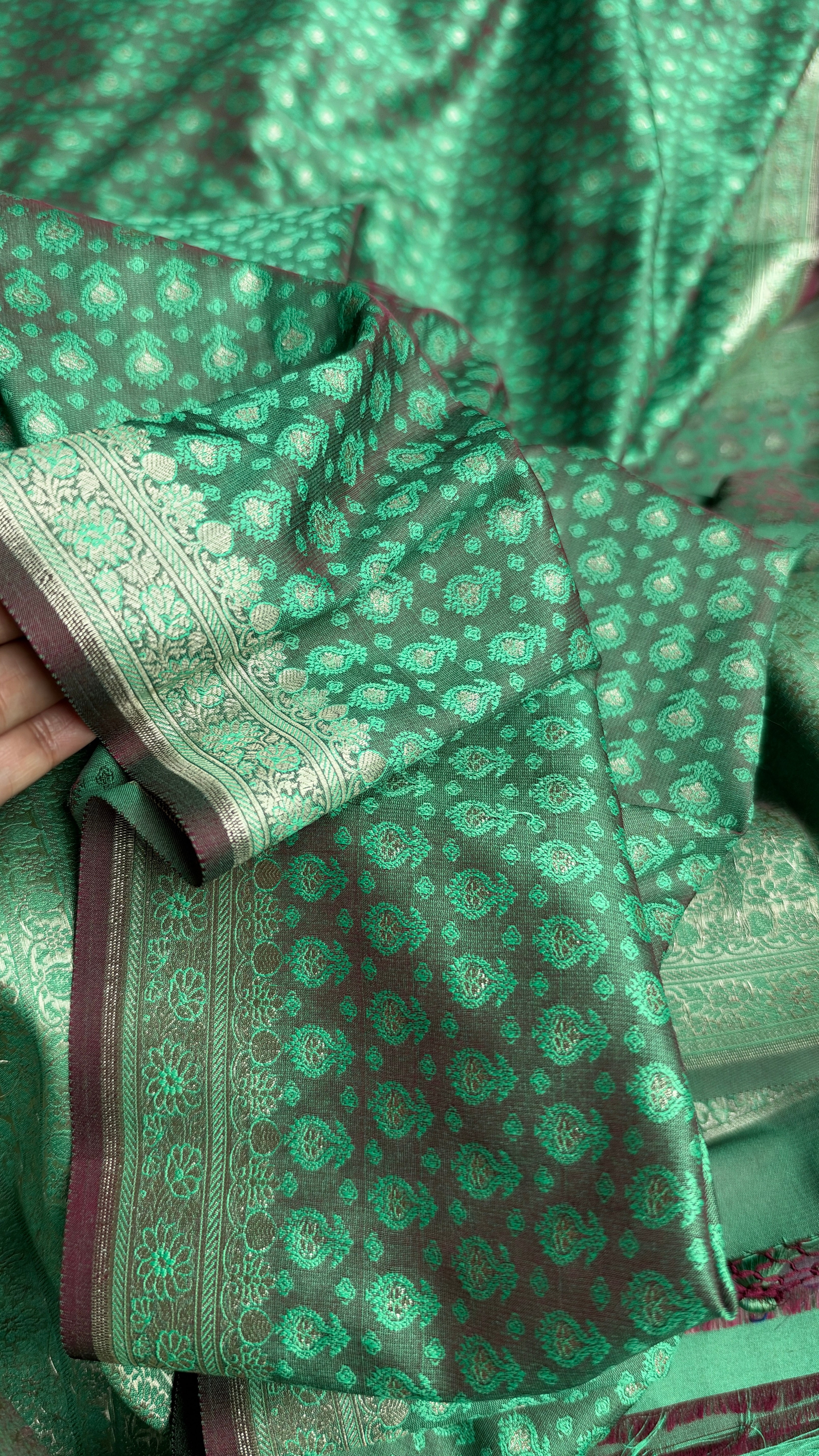 Soft Silk Banarasi - Green Maroon Dual Shaded Woven