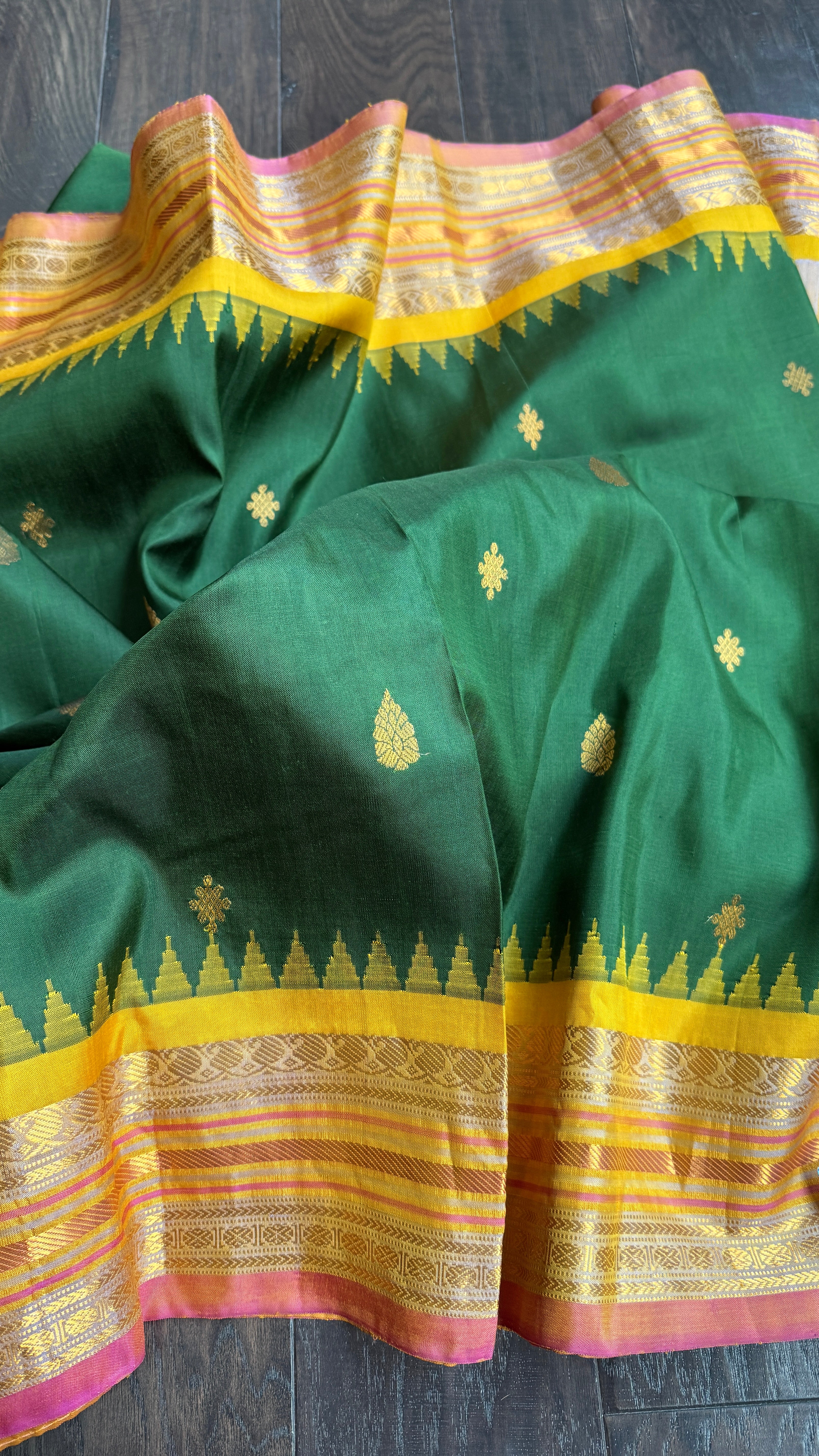 Pure Silk Kuttu Gadwal - Green Yellow