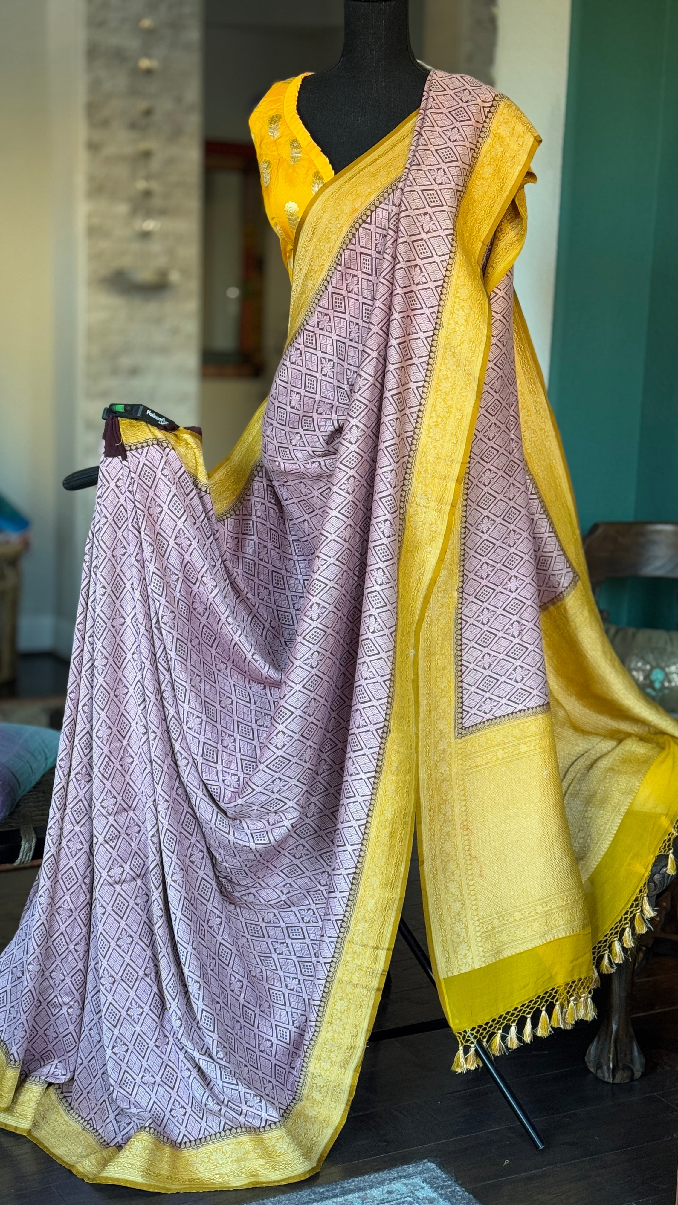 Khaddi Georgette Tanchui Banarasi - Burgungy Ochre