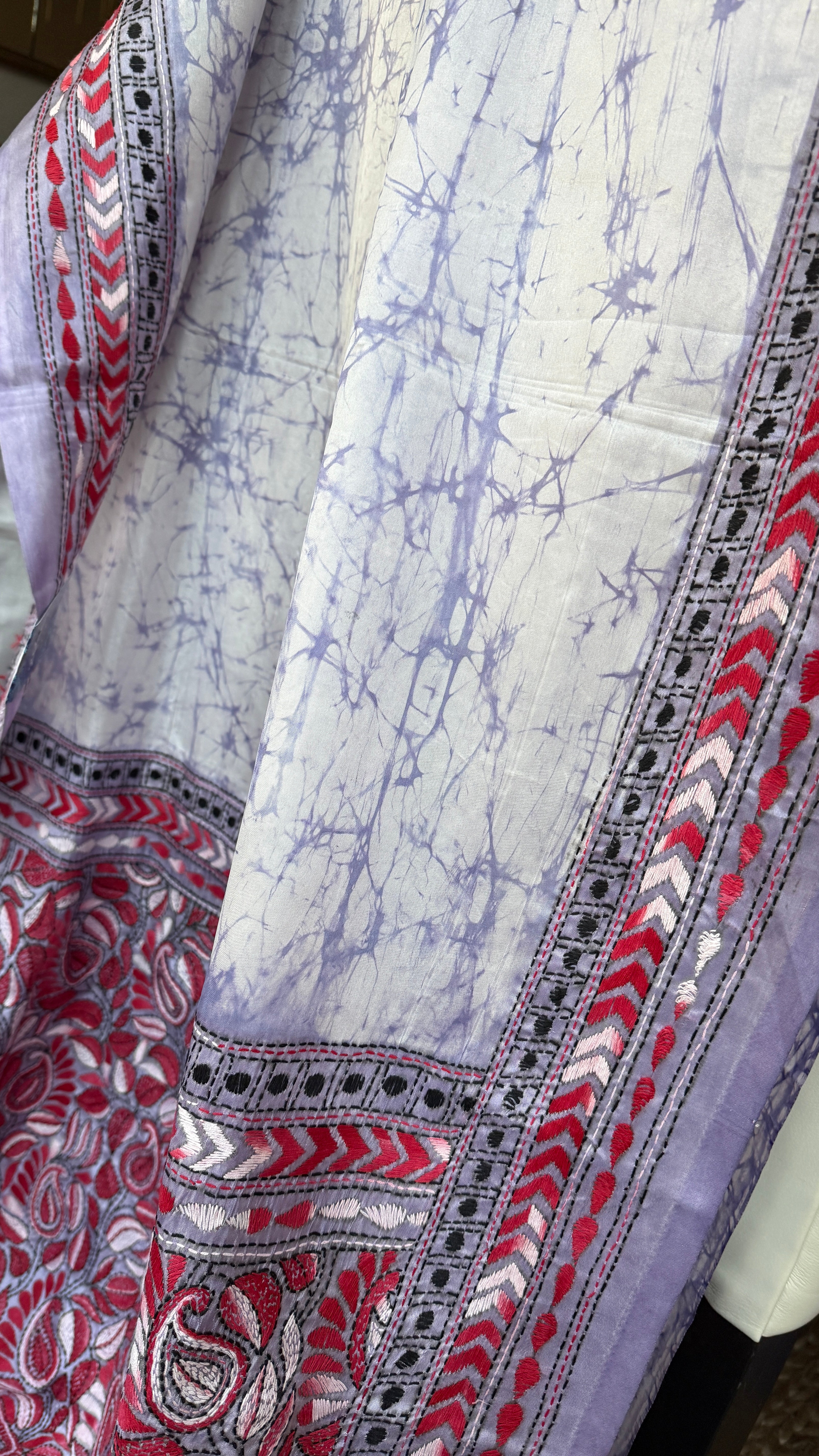 Bangalore Batik Kantha Silk -  White Violet Red Patli Pallu