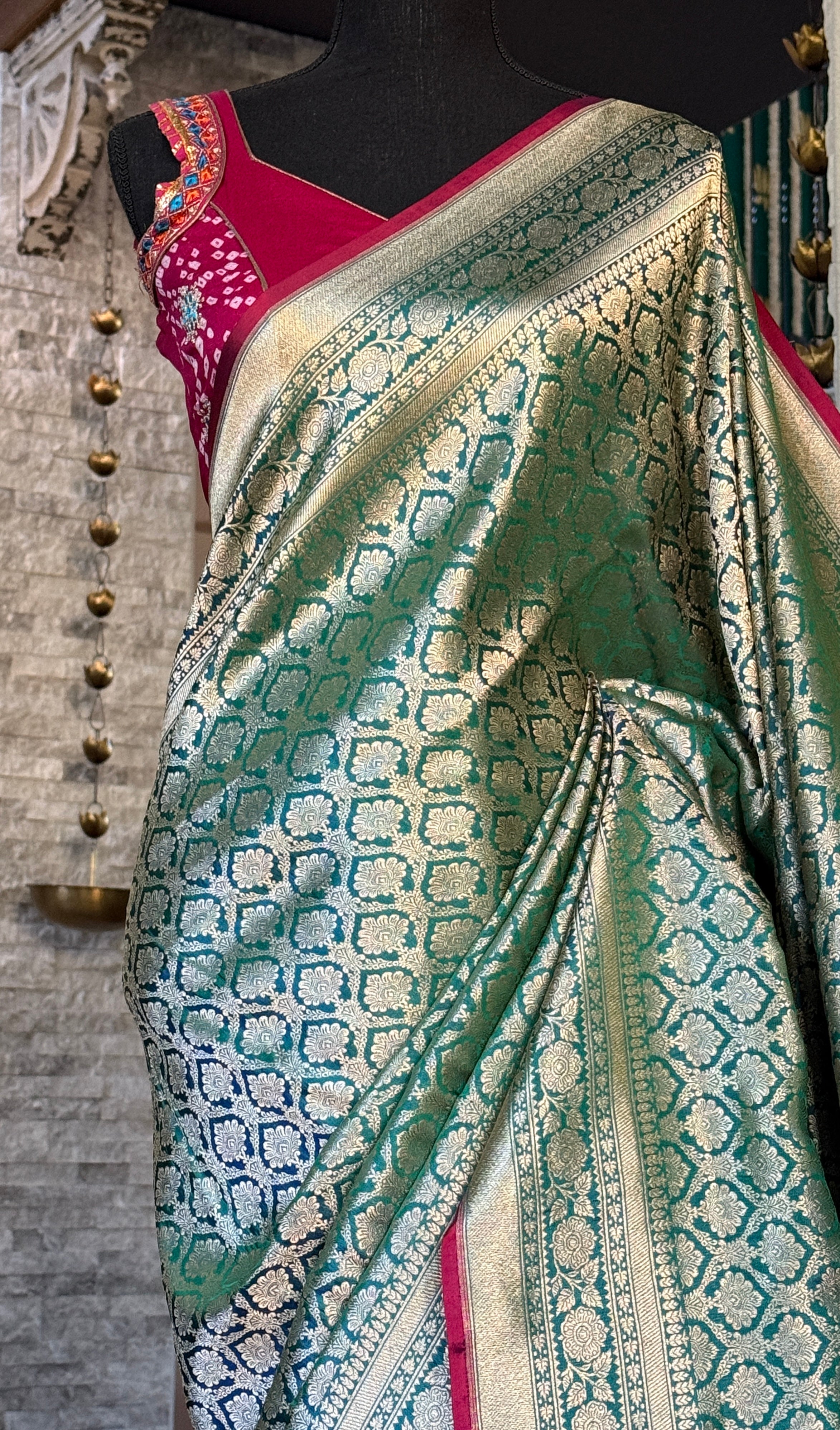 Pure Silk Katan Banarasi- Peocock Green Dual Shaded