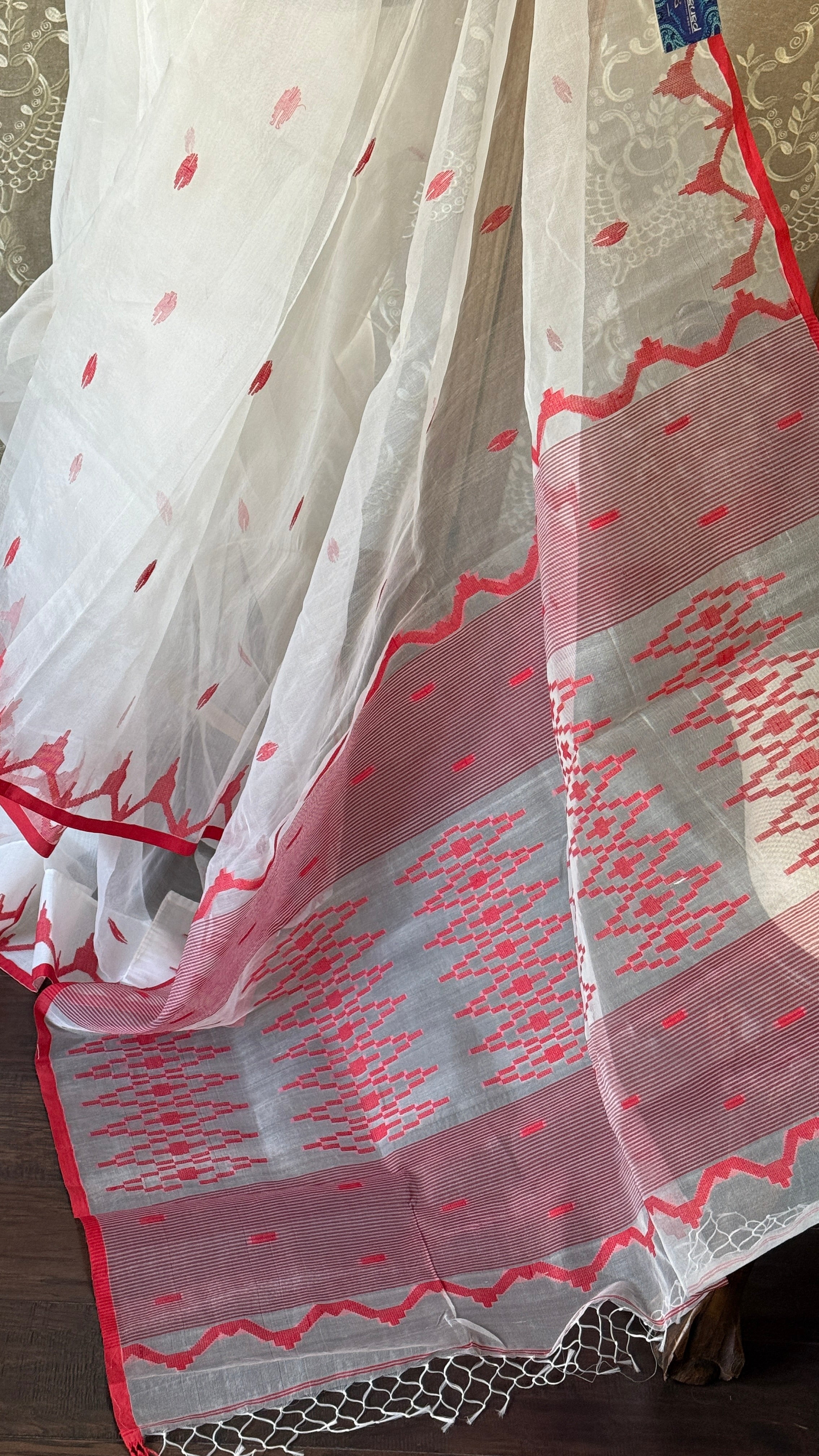 Muslin Jamdaani - White Red