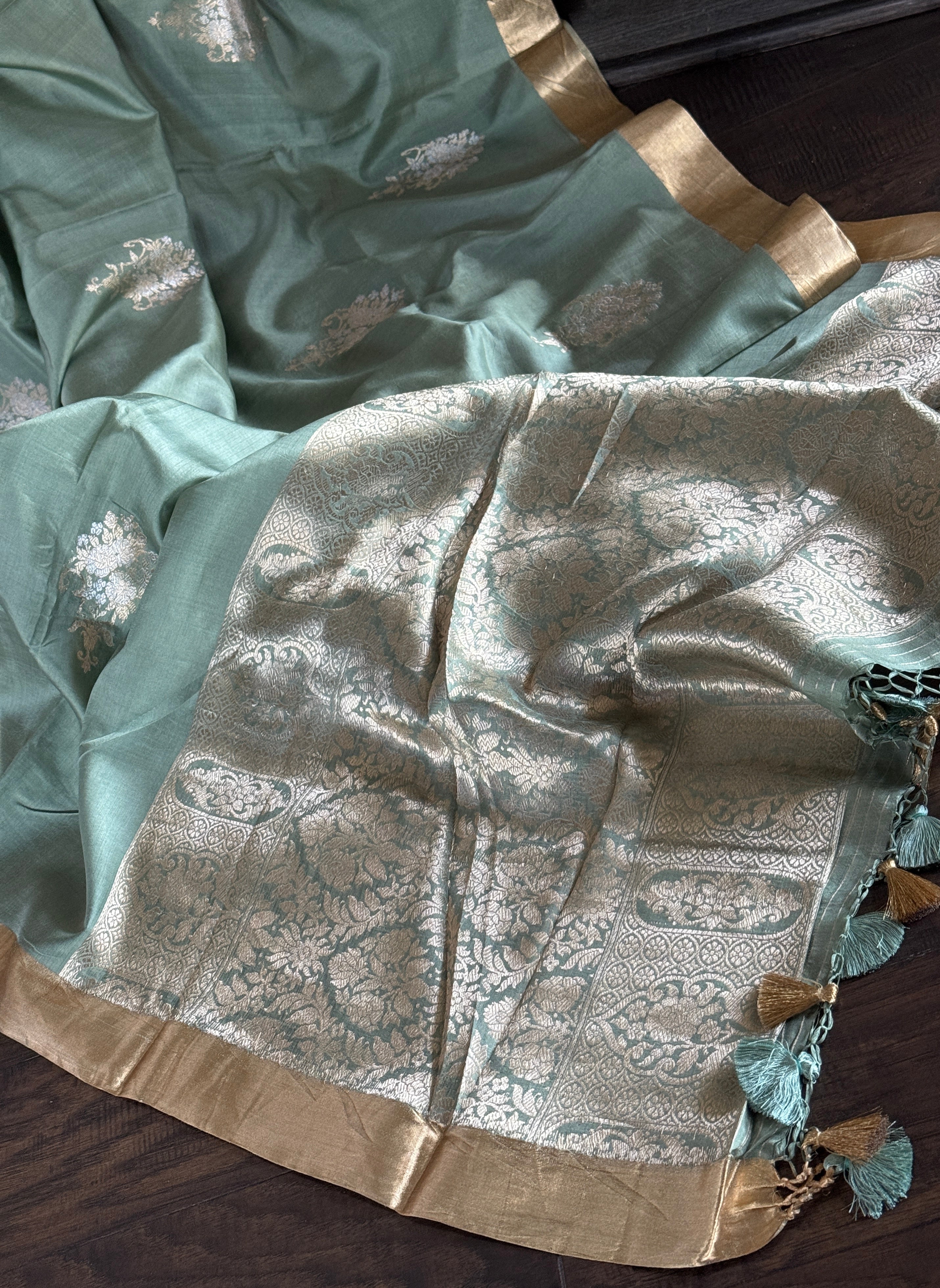 Pure Katan Silk Borderless Banarasi - Dark Green Red Kadhua