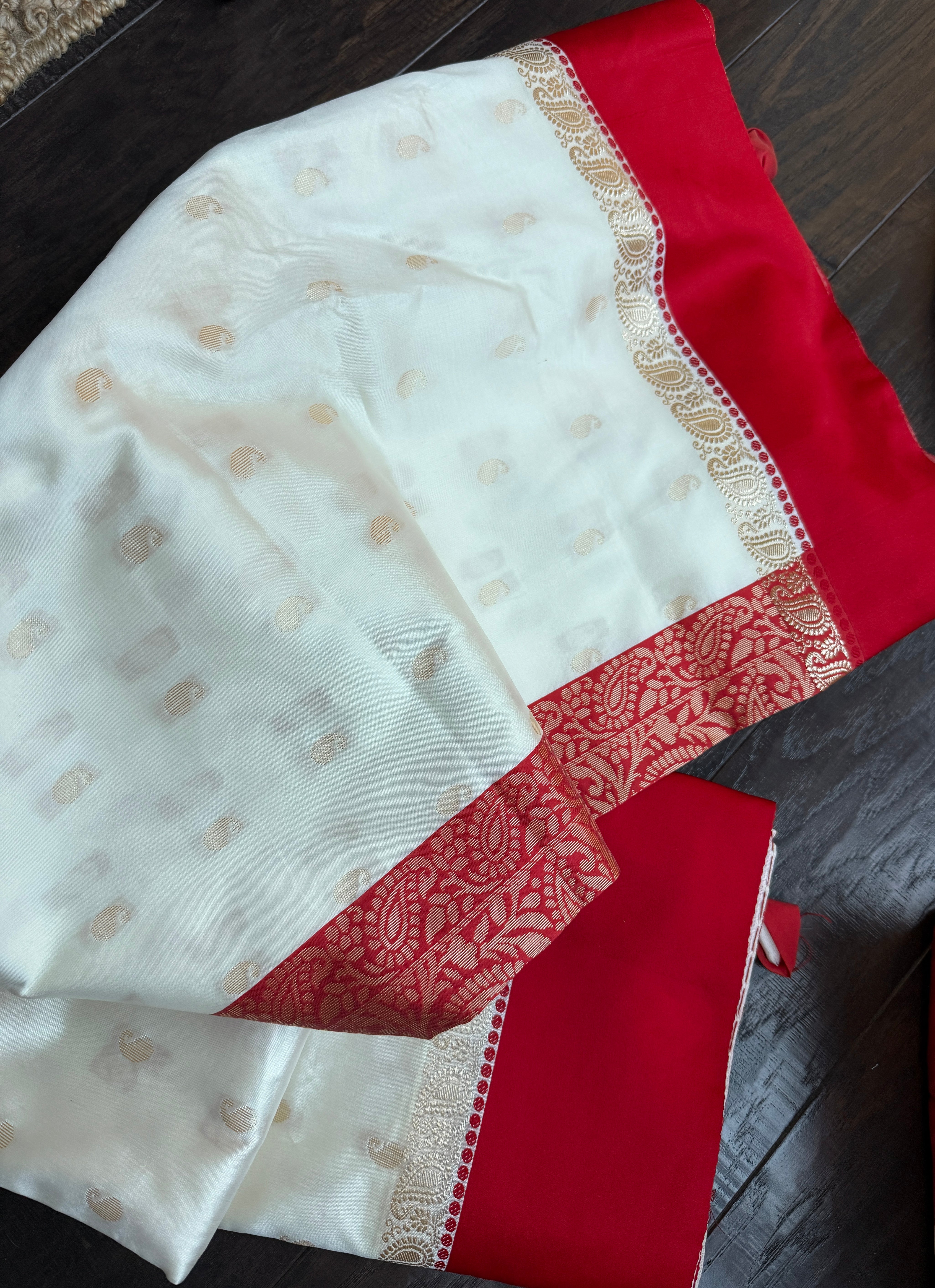 Soft Silk Garad - Off-White Red