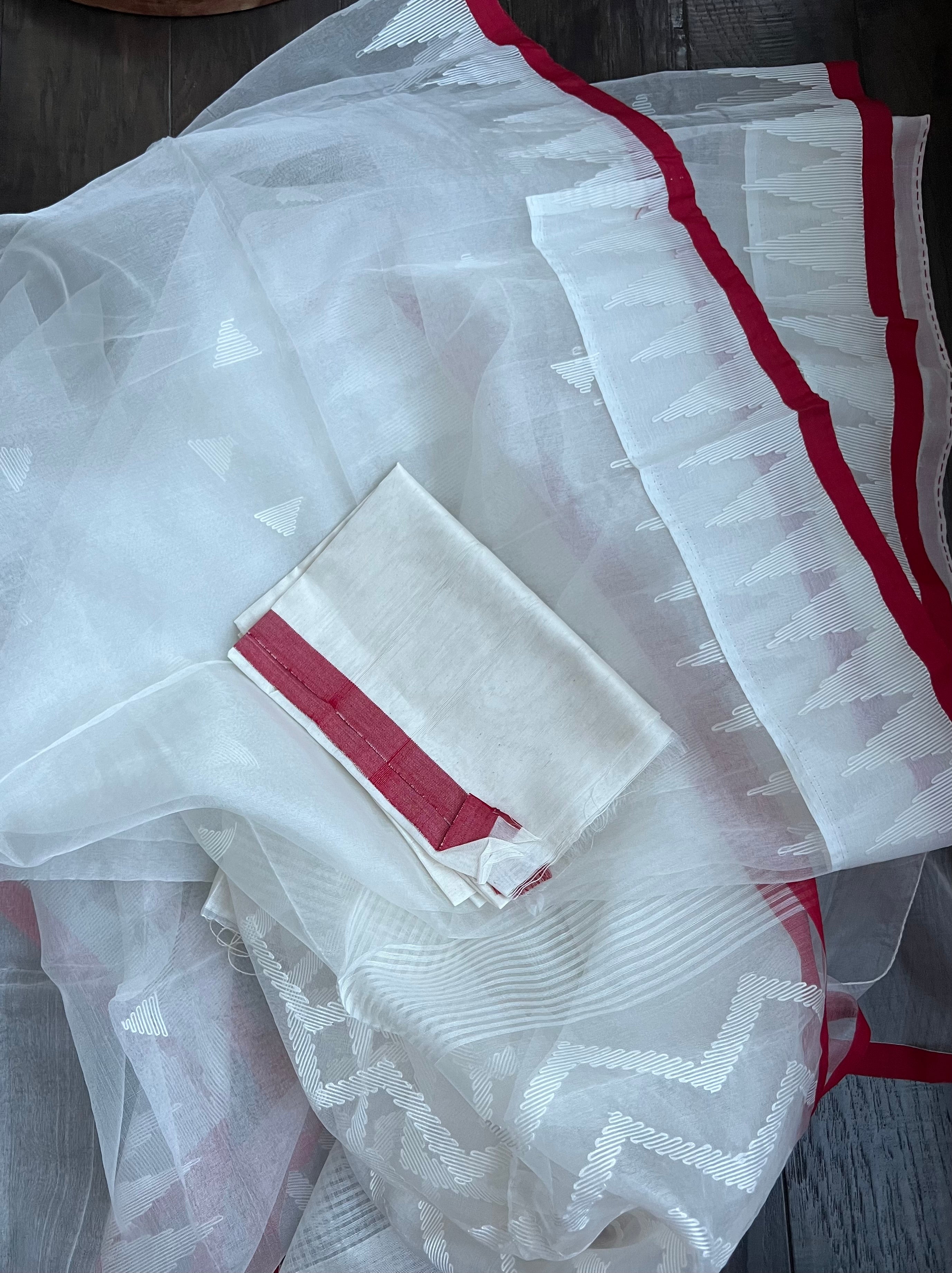 Muslin Jamdaani - White Red