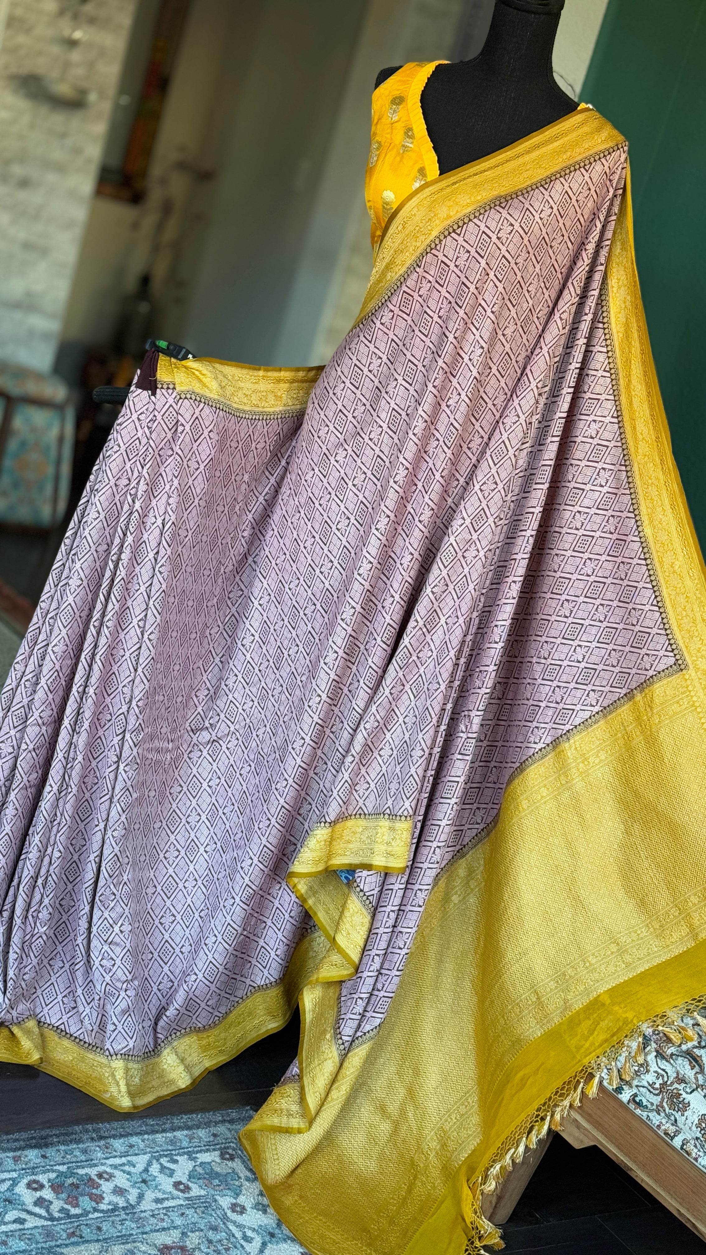 Khaddi Georgette Tanchui Banarasi - Burgungy Ochre