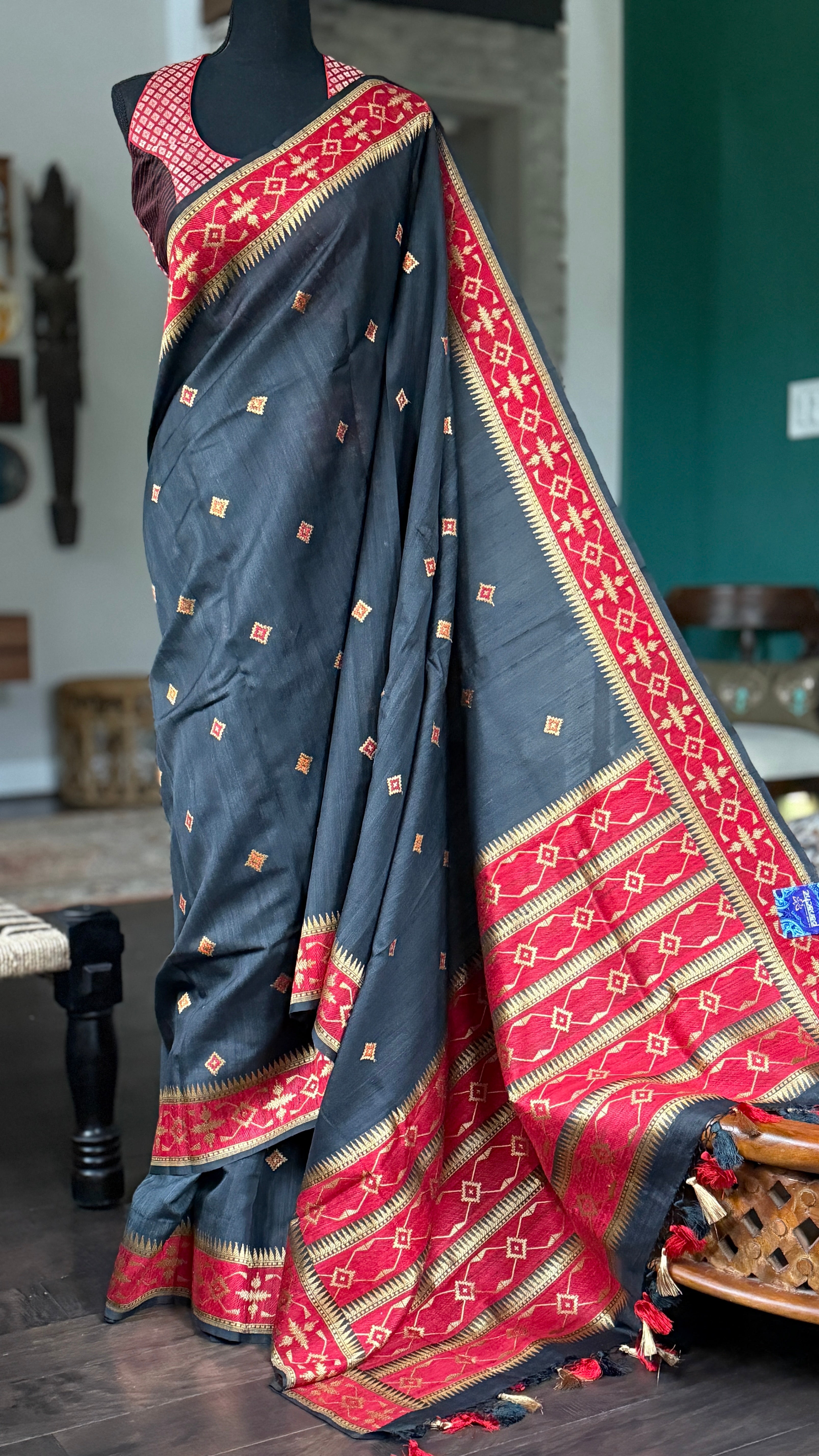 Pure Tassur Silk Banarasi - Black Red Jamdaani
