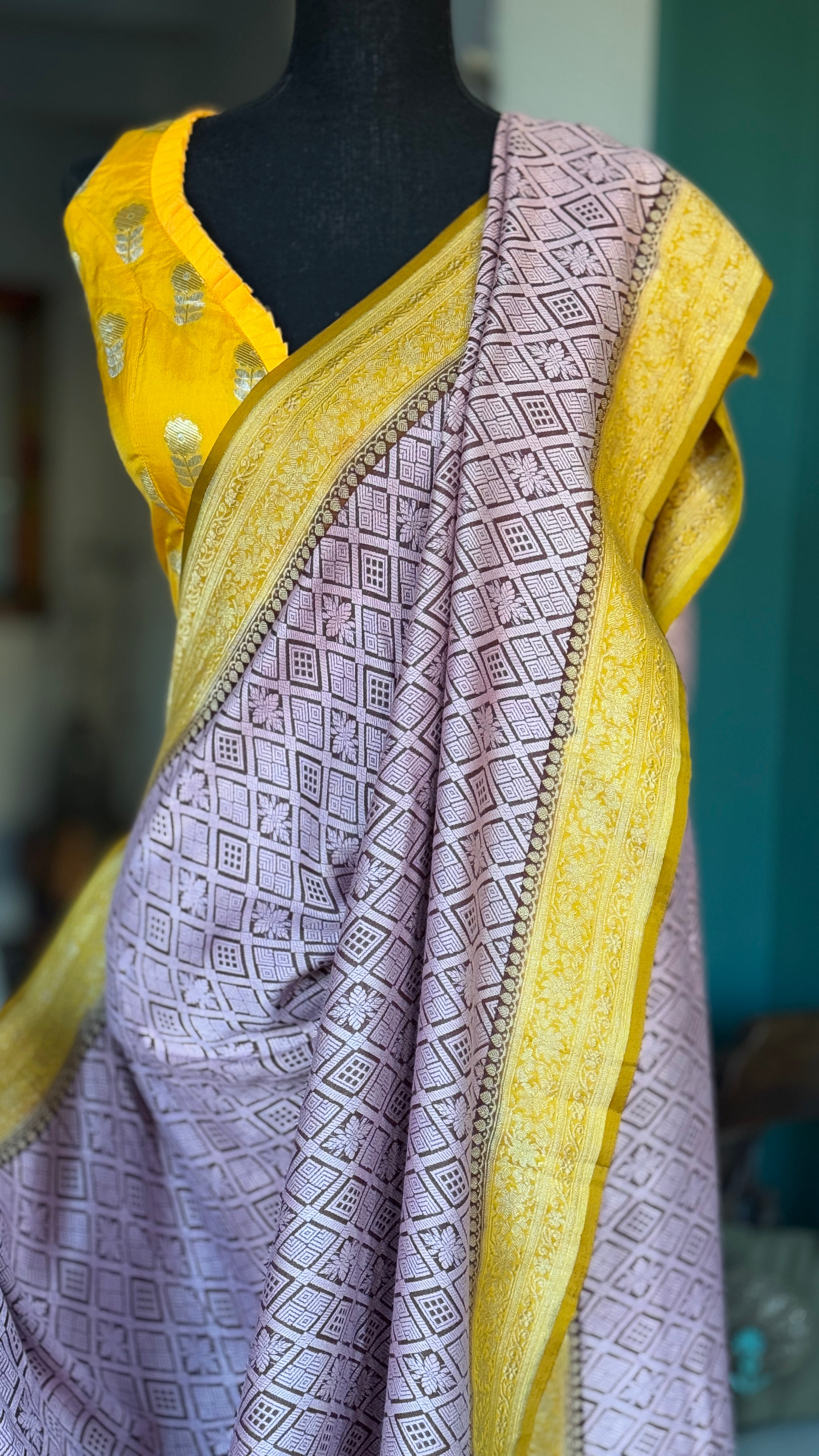 Khaddi Georgette Tanchui Banarasi - Burgungy Ochre