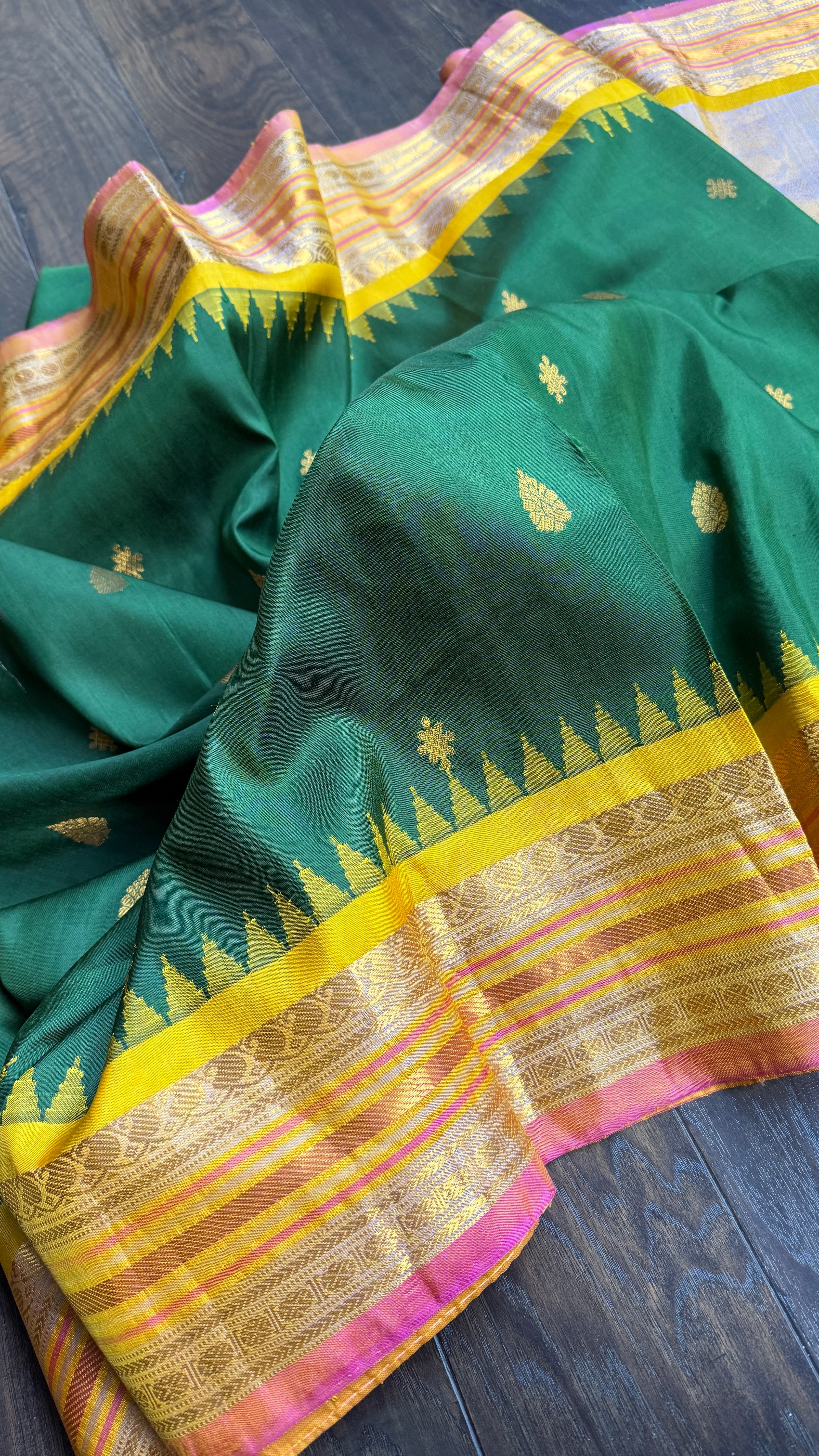 Pure Silk Kuttu Gadwal - Green Yellow