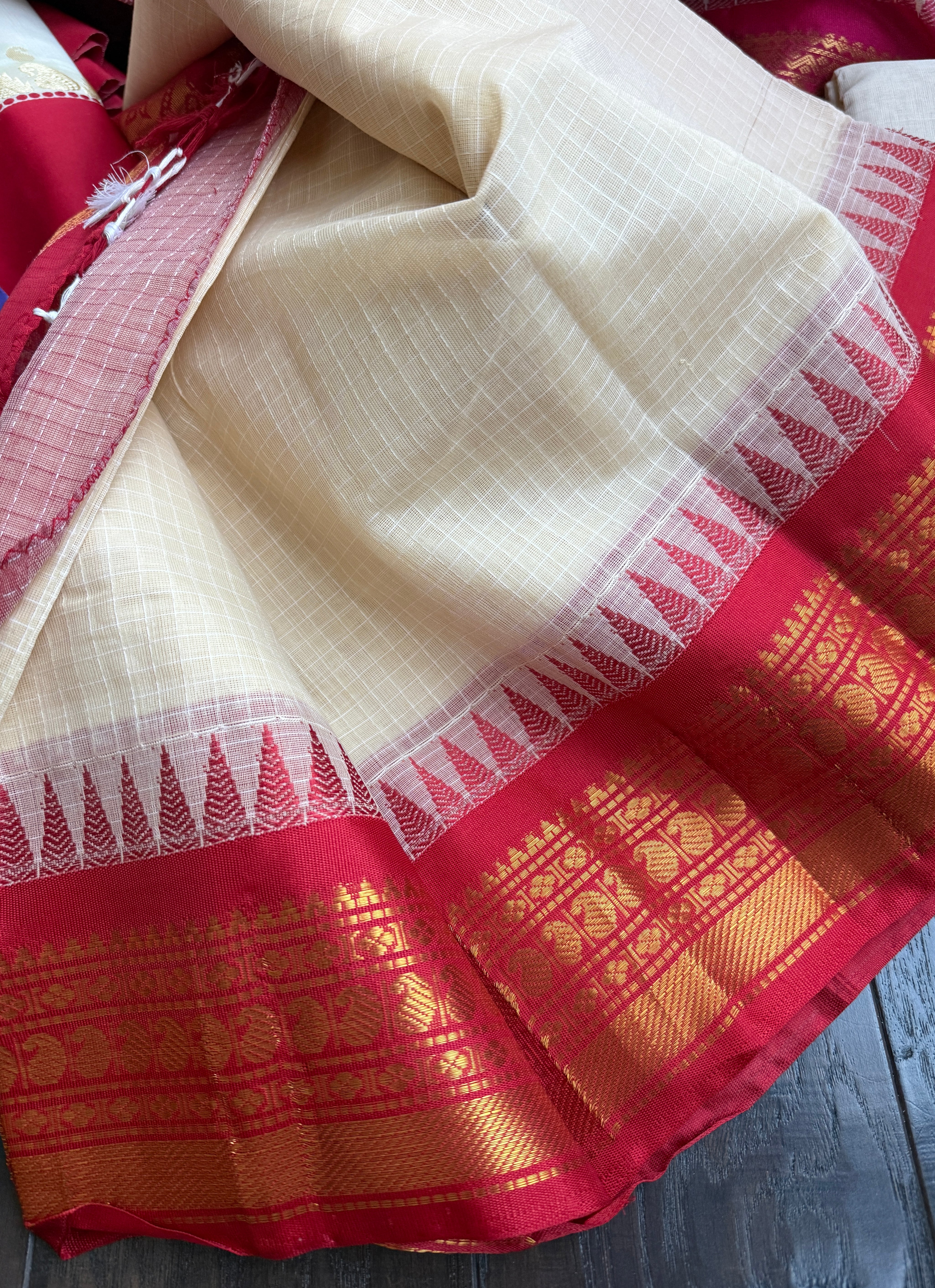 Cotton Gadwal - Beige Red