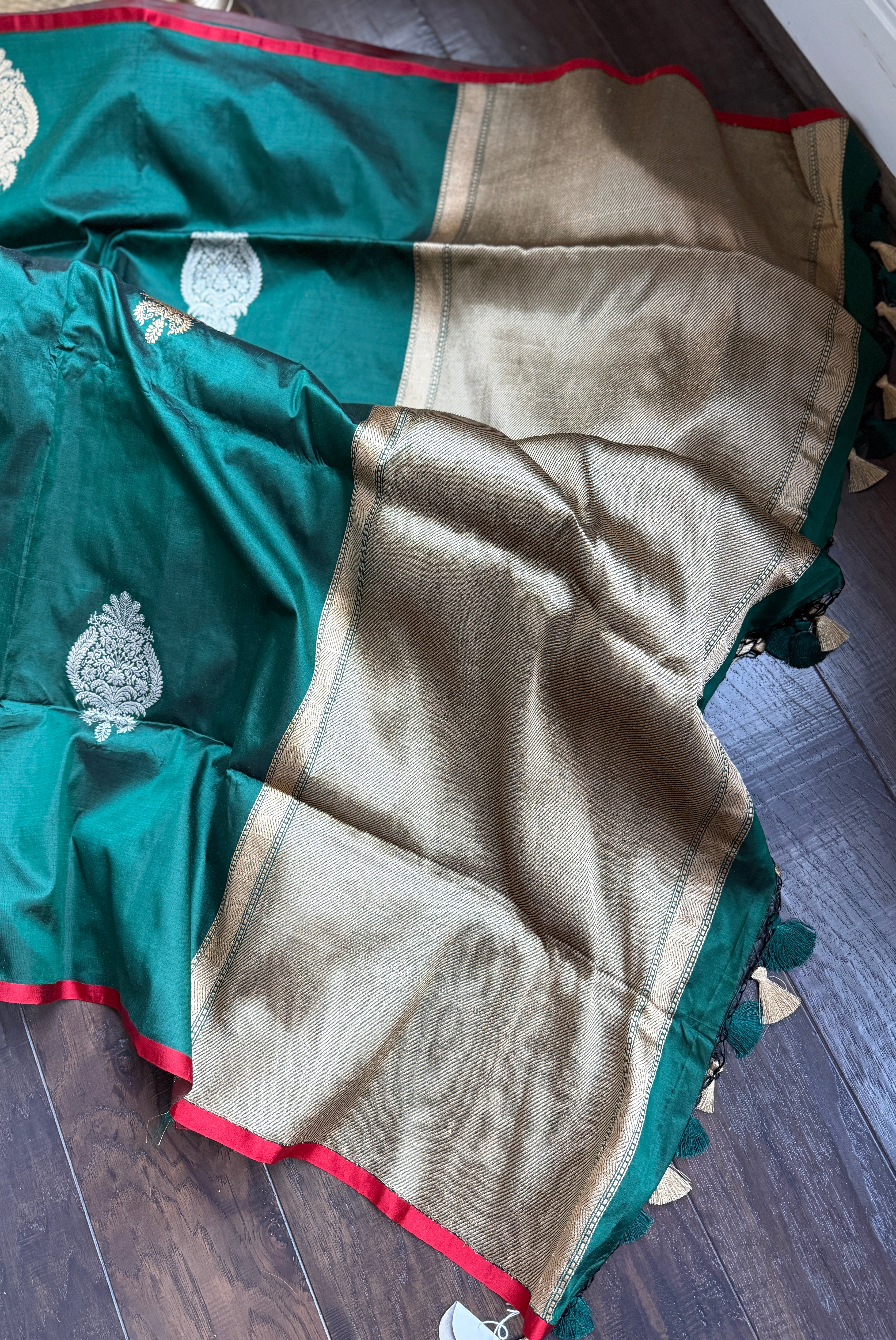 Pure Katan Silk Borderless Banarasi - Dark Green Red Kadhua