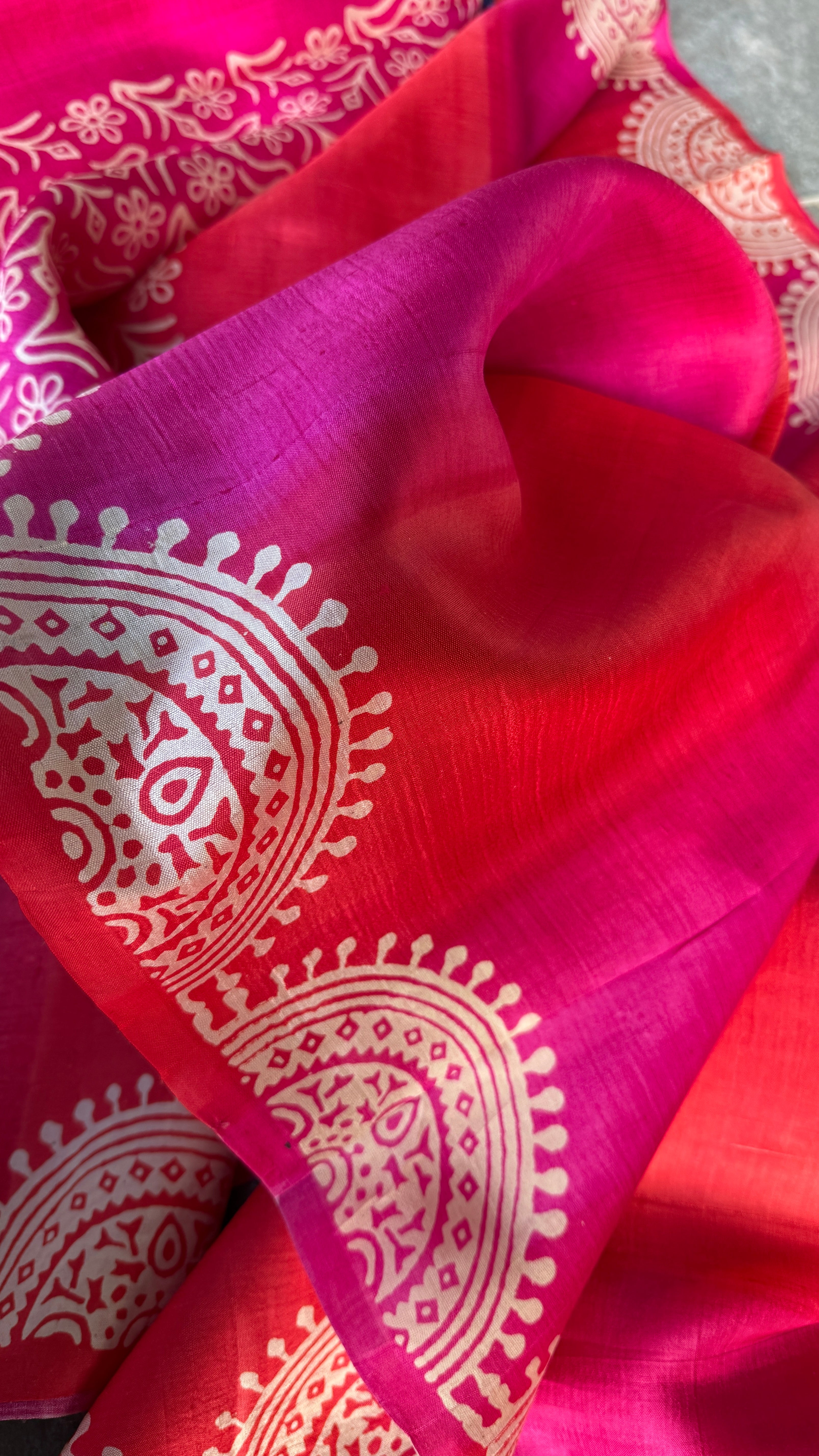 Bishnupur Silk Batik Soru Tuli -  Pink Orange White