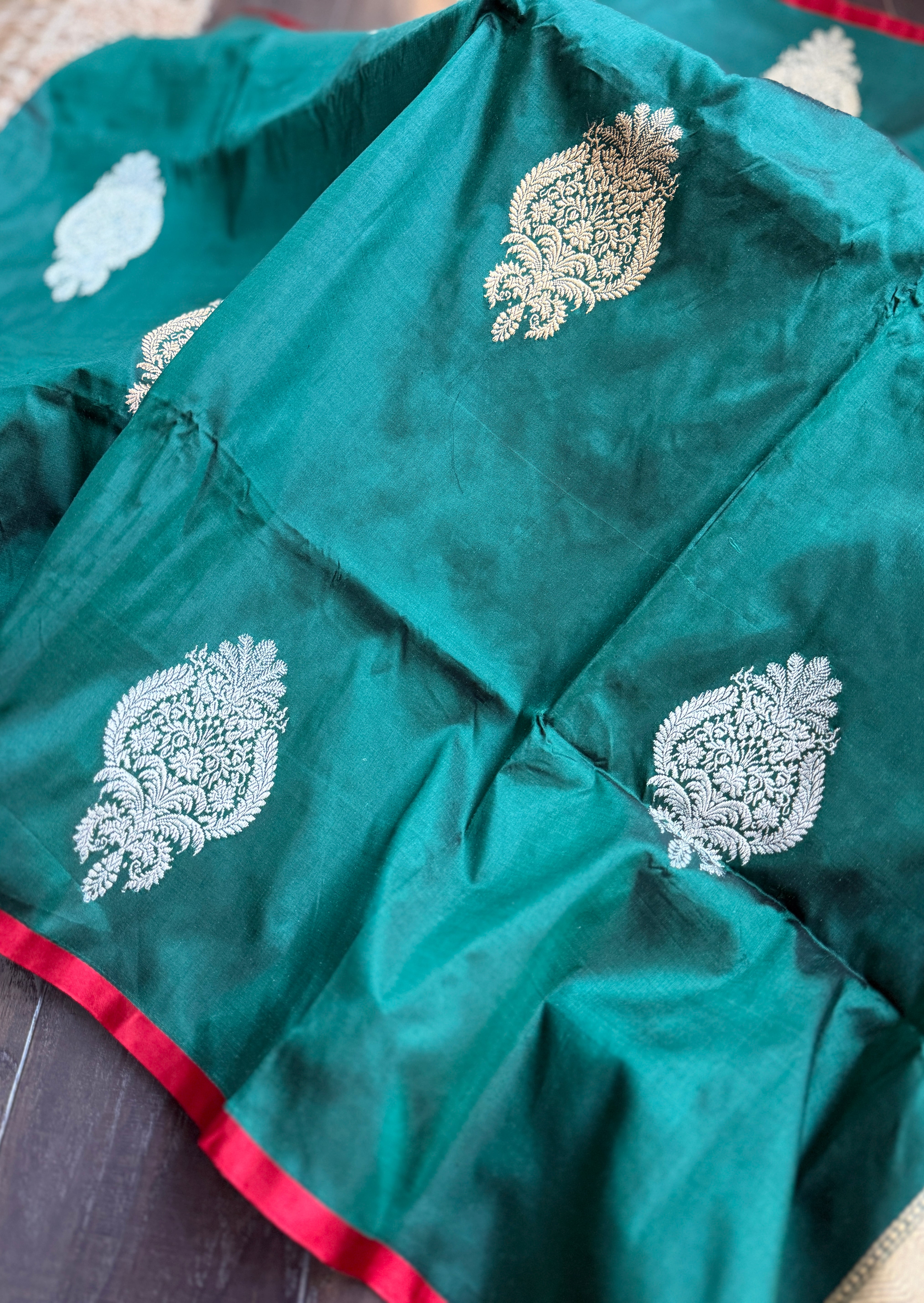 Pure Katan Silk Borderless Banarasi - Dark Green Red Kadhua
