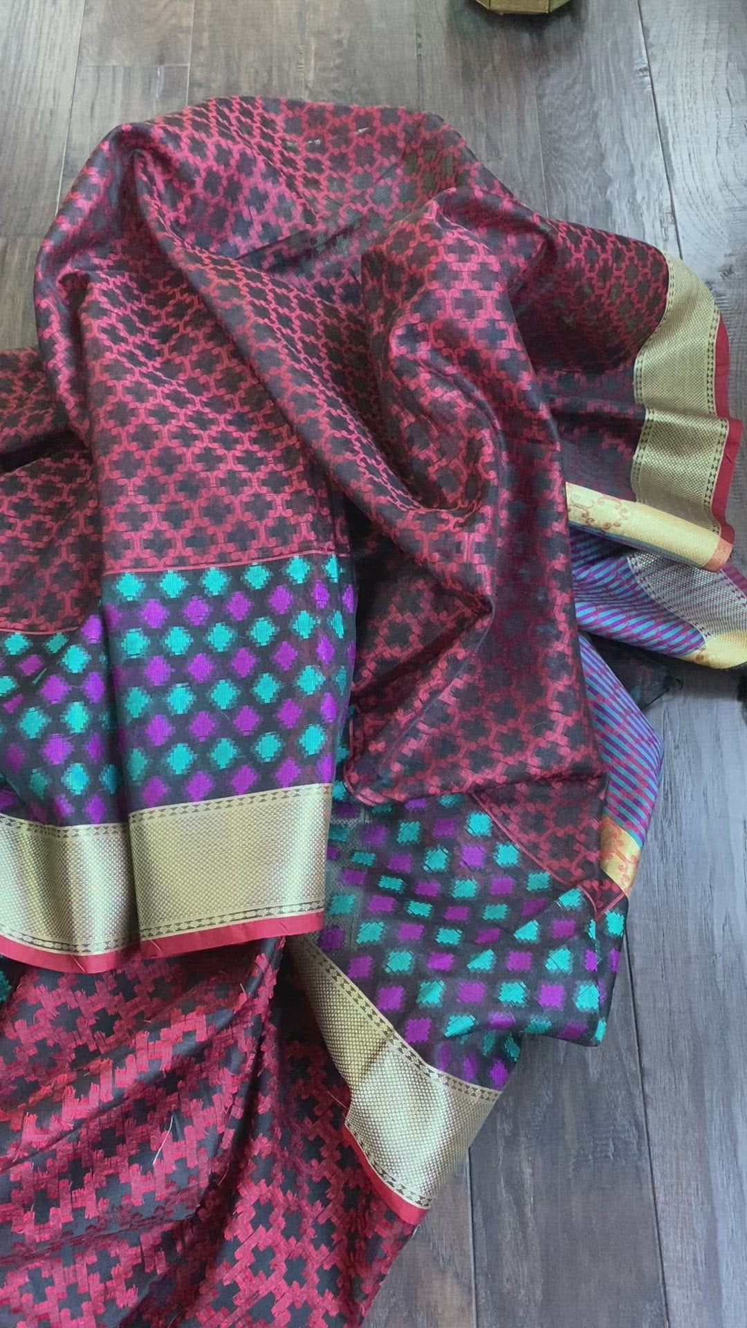 Handloom Kora - Maroon Black