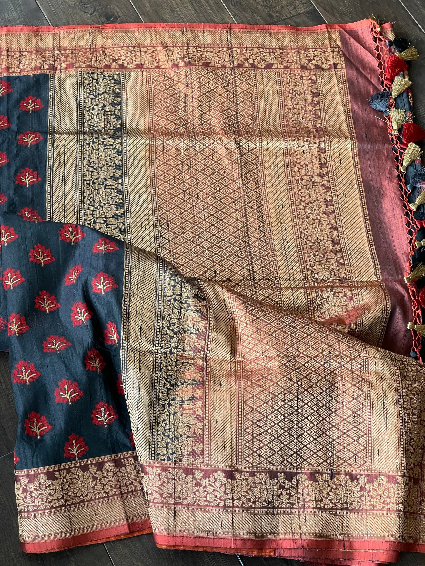 Pure Tassur Silk Banarasi - Black Red Khadwa Woven