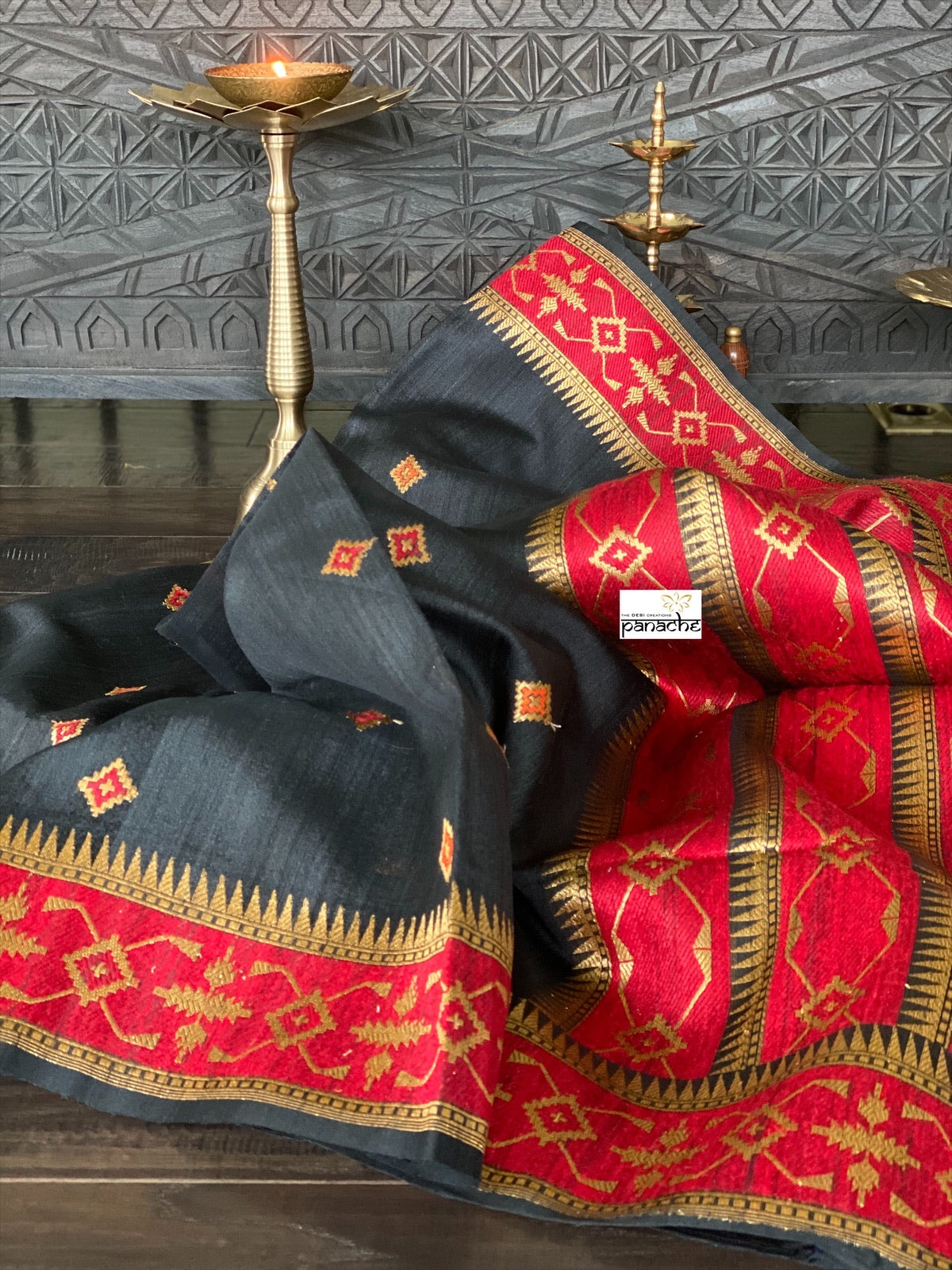 Pure Tassur Silk Banarasi - Black Red Paithani