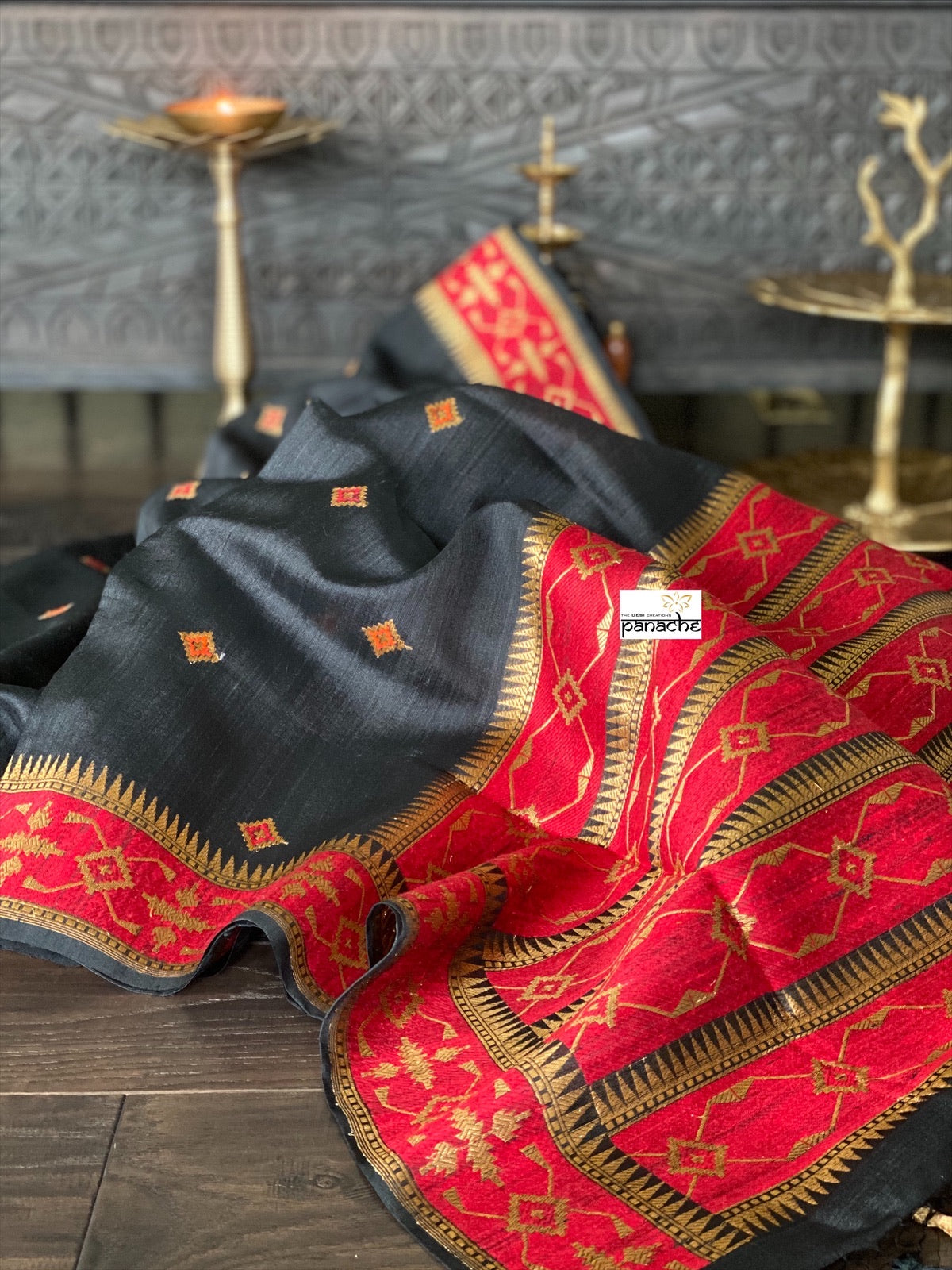 Pure Tassur Silk Banarasi - Black Red Paithani